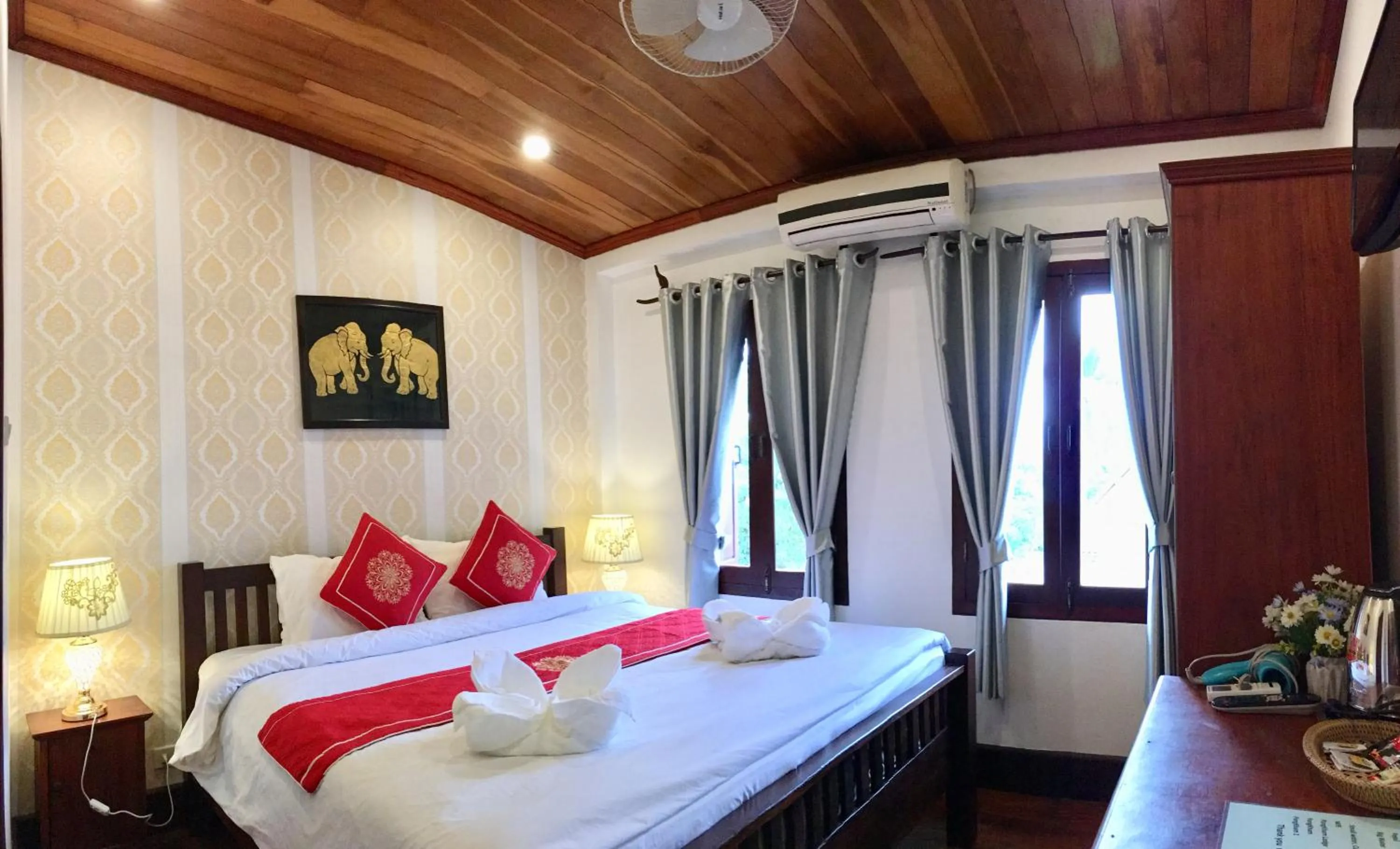 Bed in Luang Prabang Pangkham Lodge