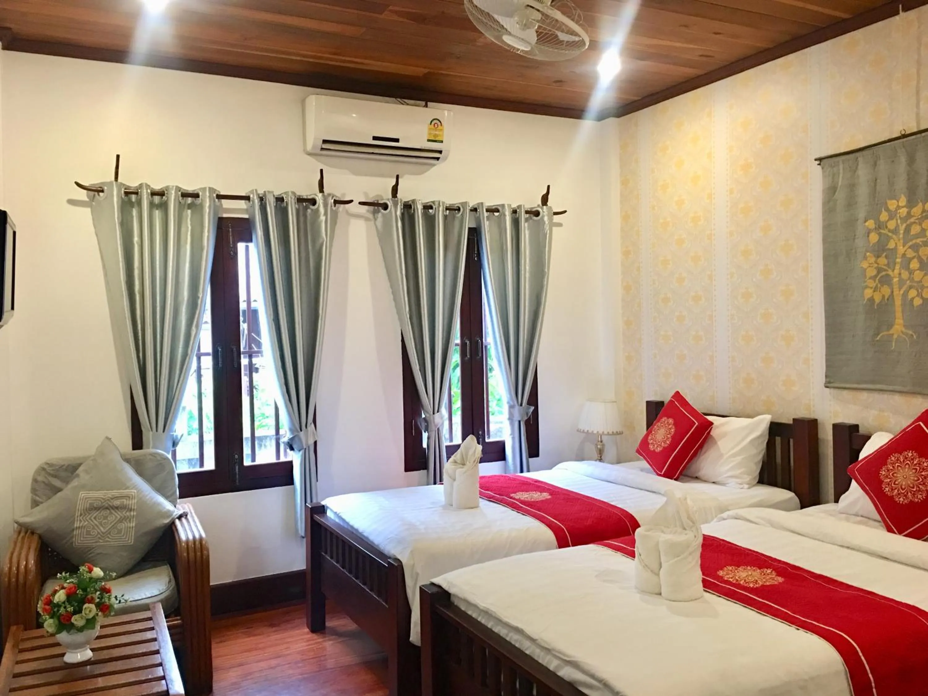 Bed in Luang Prabang Pangkham Lodge