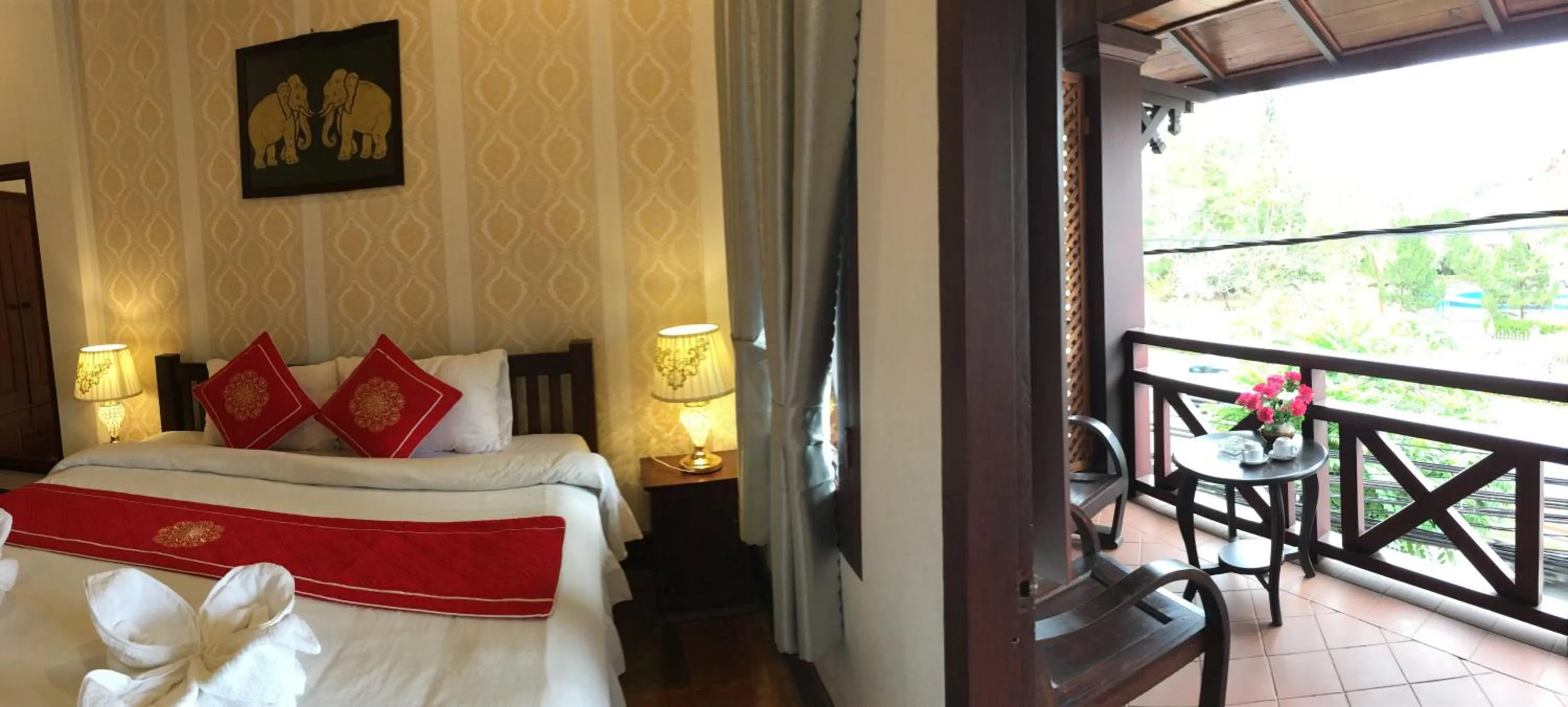 Bed in Luang Prabang Pangkham Lodge