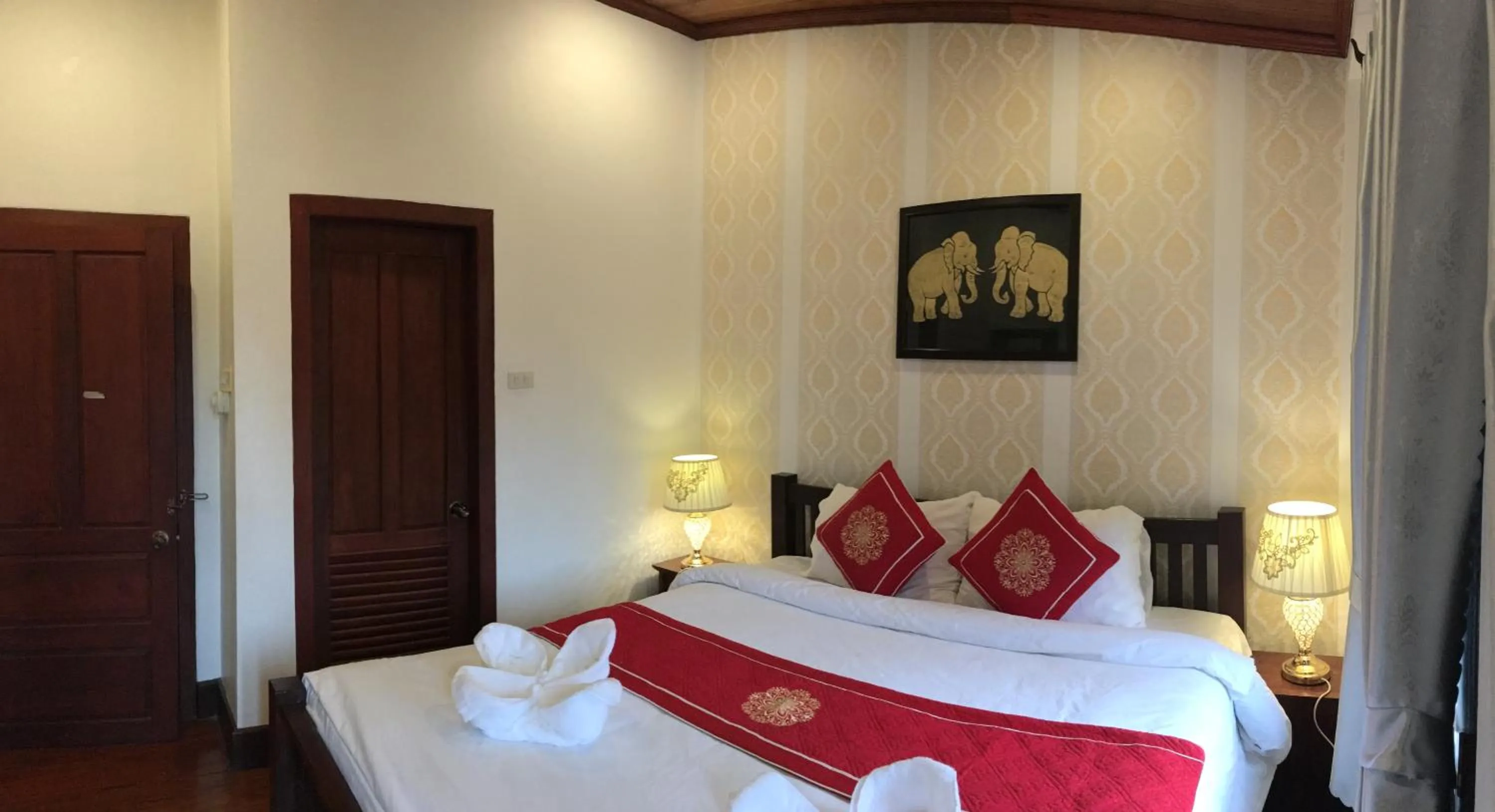 Bed in Luang Prabang Pangkham Lodge