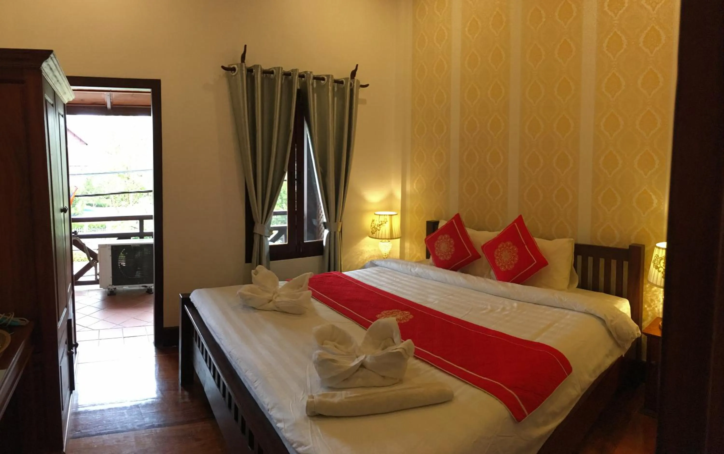 Bed in Luang Prabang Pangkham Lodge