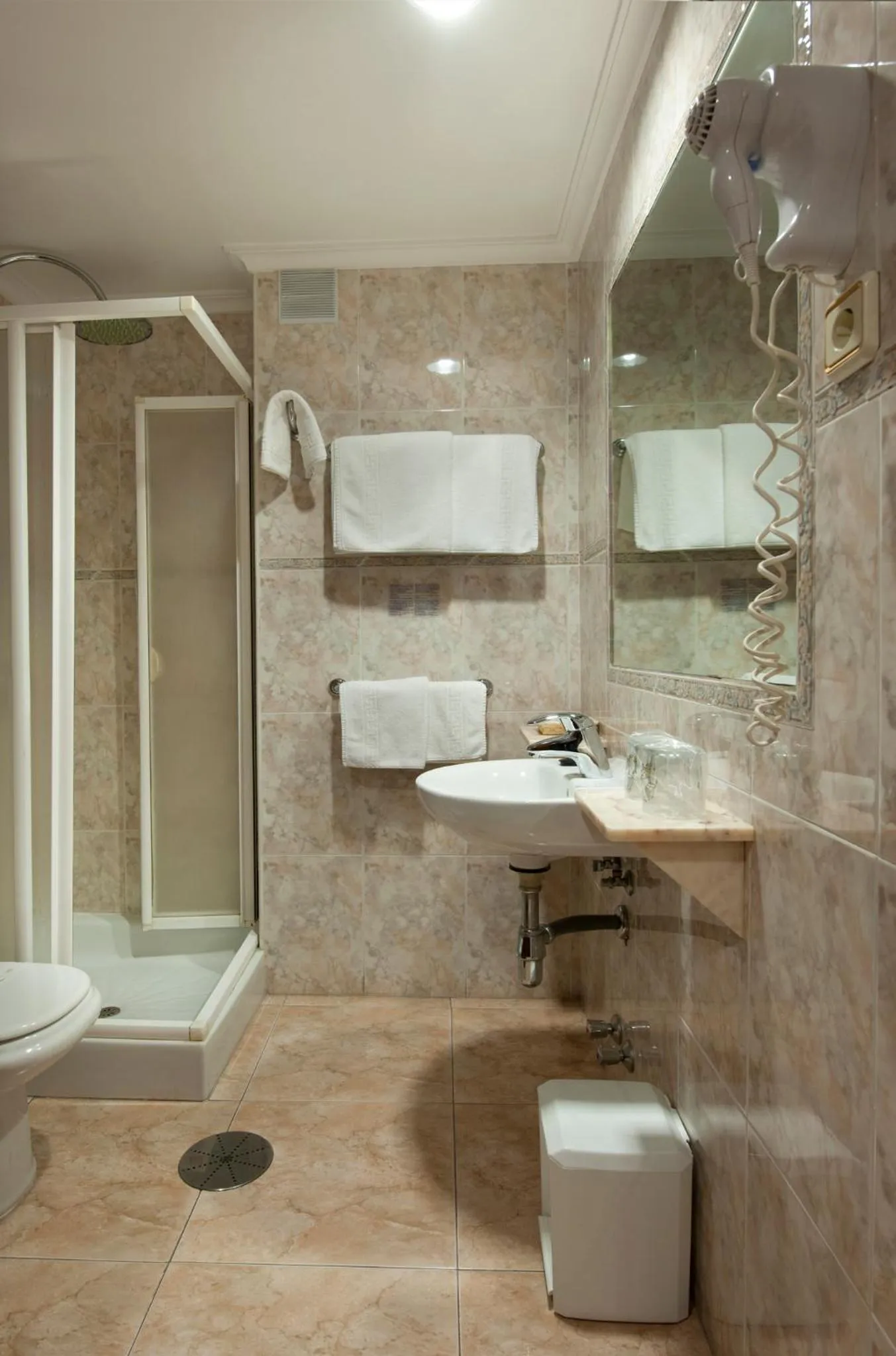 Shower in Hotel Martin