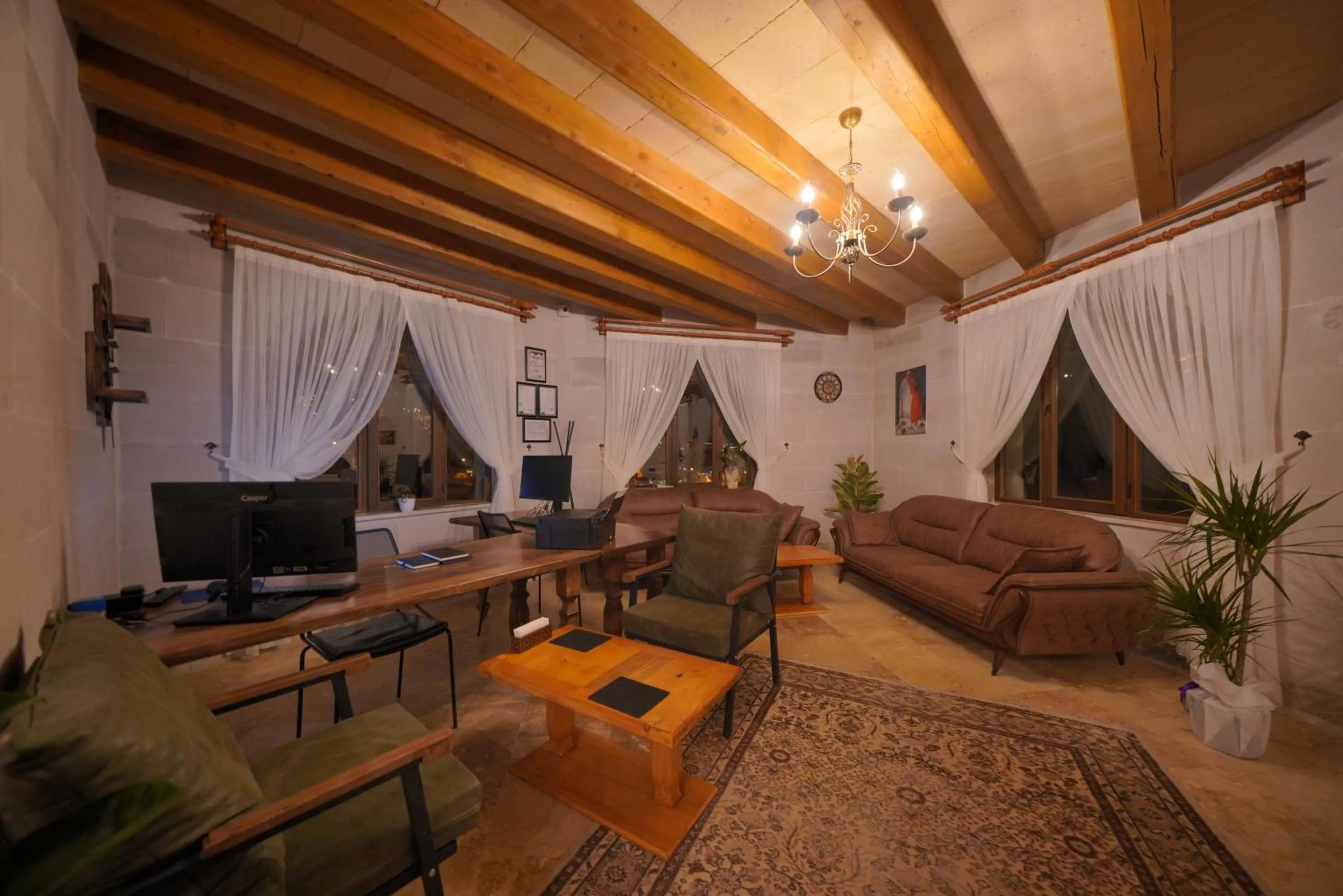 Communal lounge/ TV room in Cappadocia Secret Hill Cave Suites