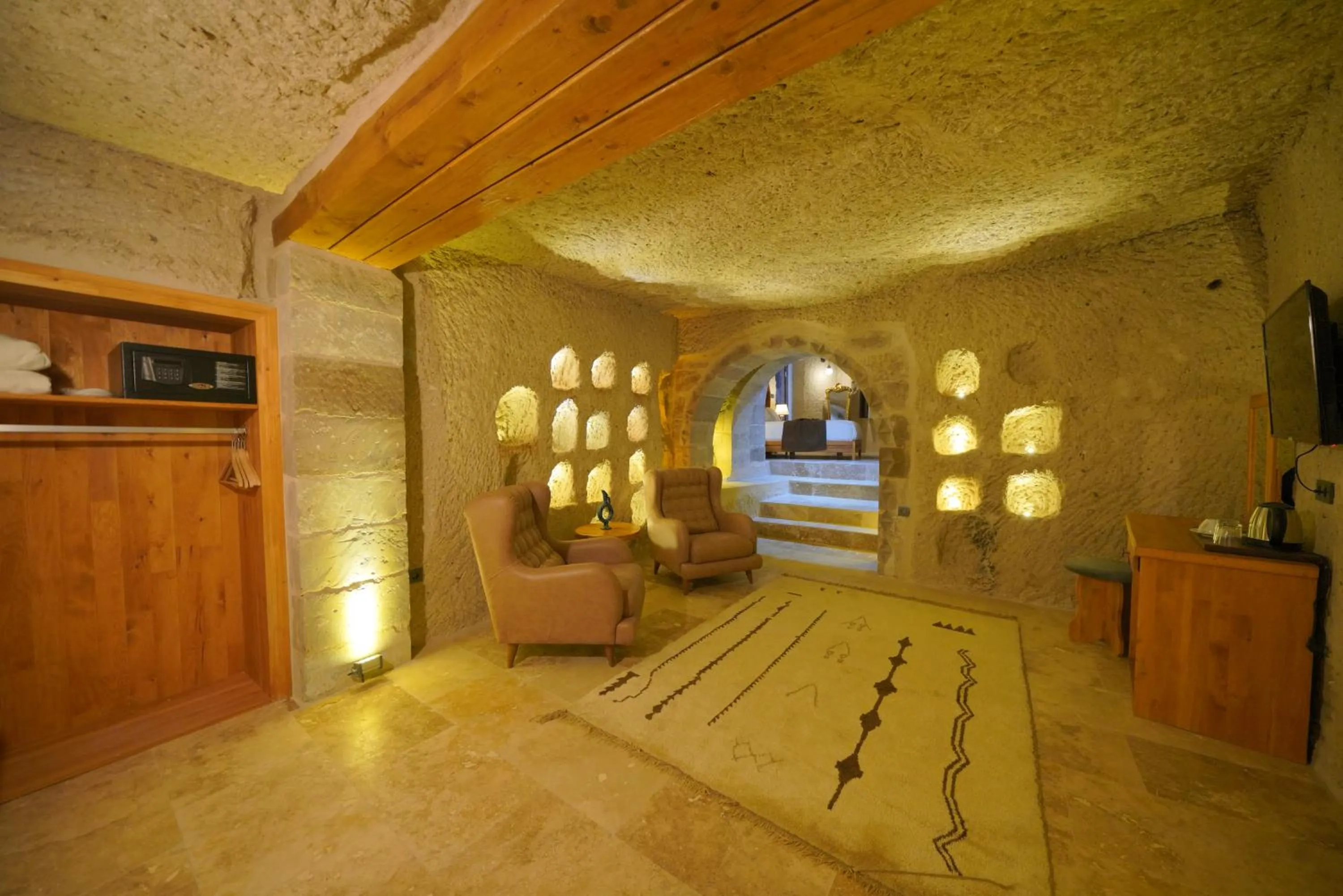 Communal lounge/ TV room in Cappadocia Secret Hill Cave Suites