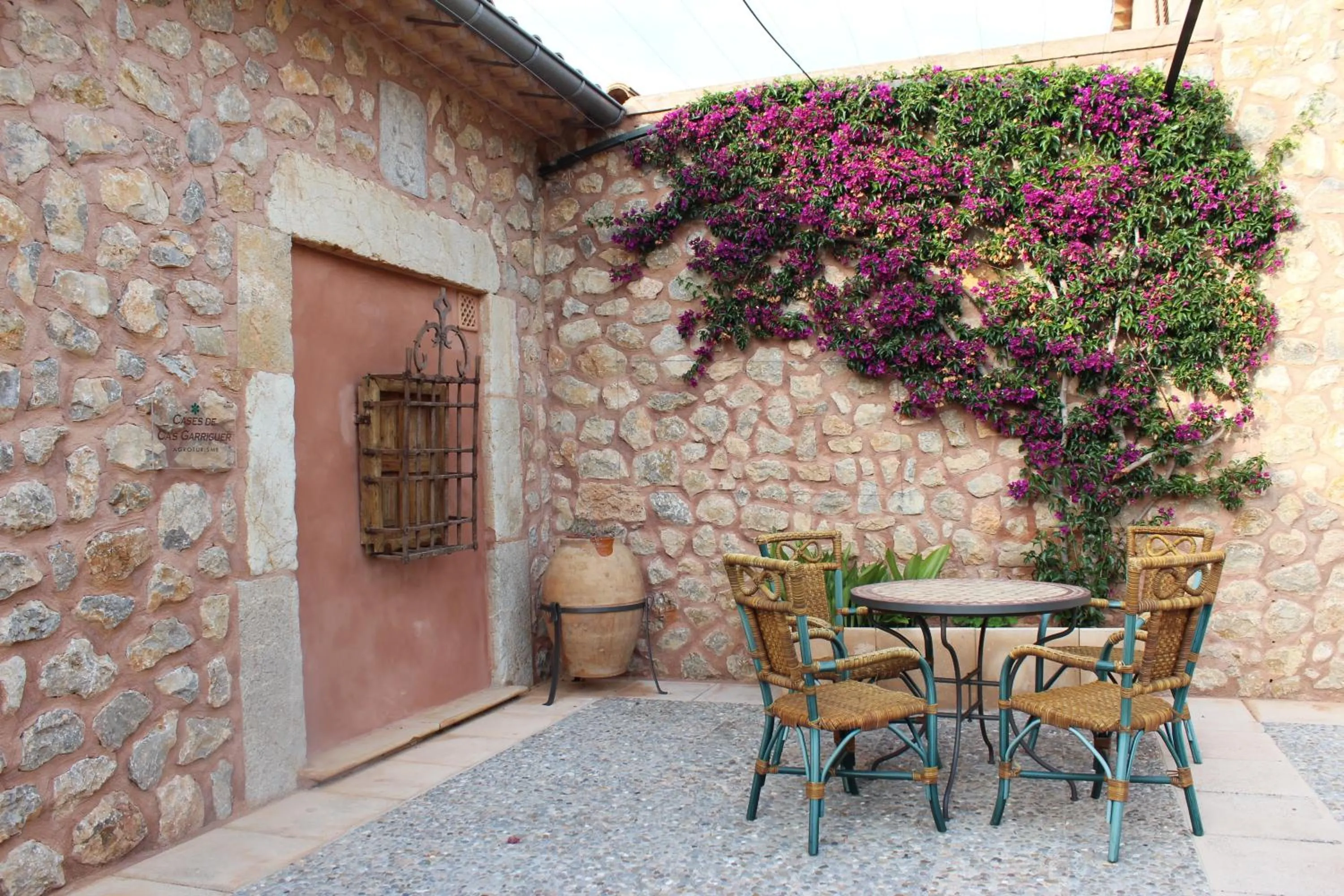 Facade/entrance in Ca's Garriguer