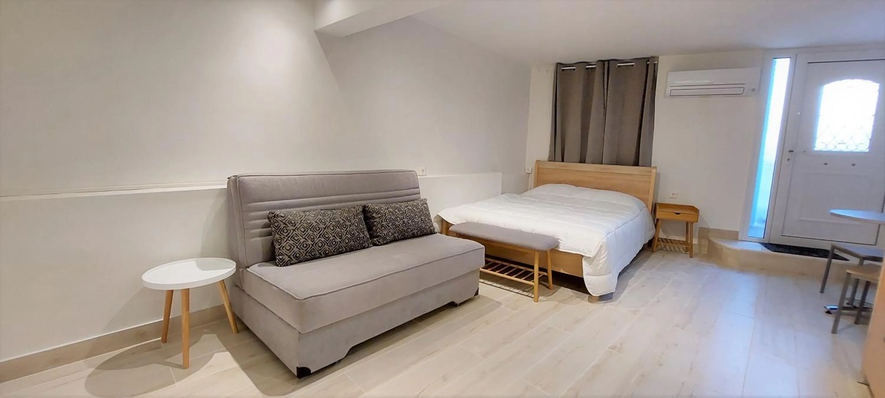 Bed in Athens Plaka Family Suites