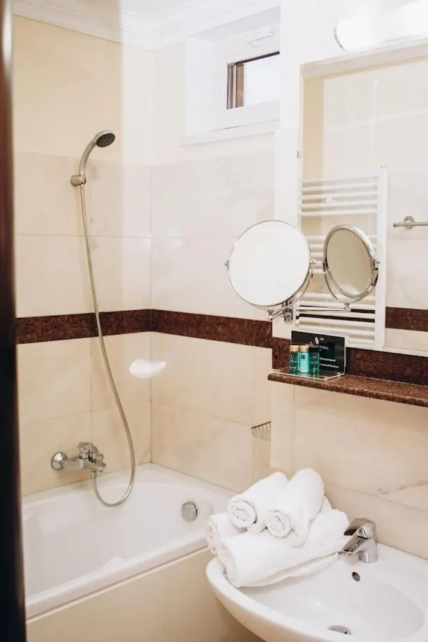 Bathroom in Hotel Novera