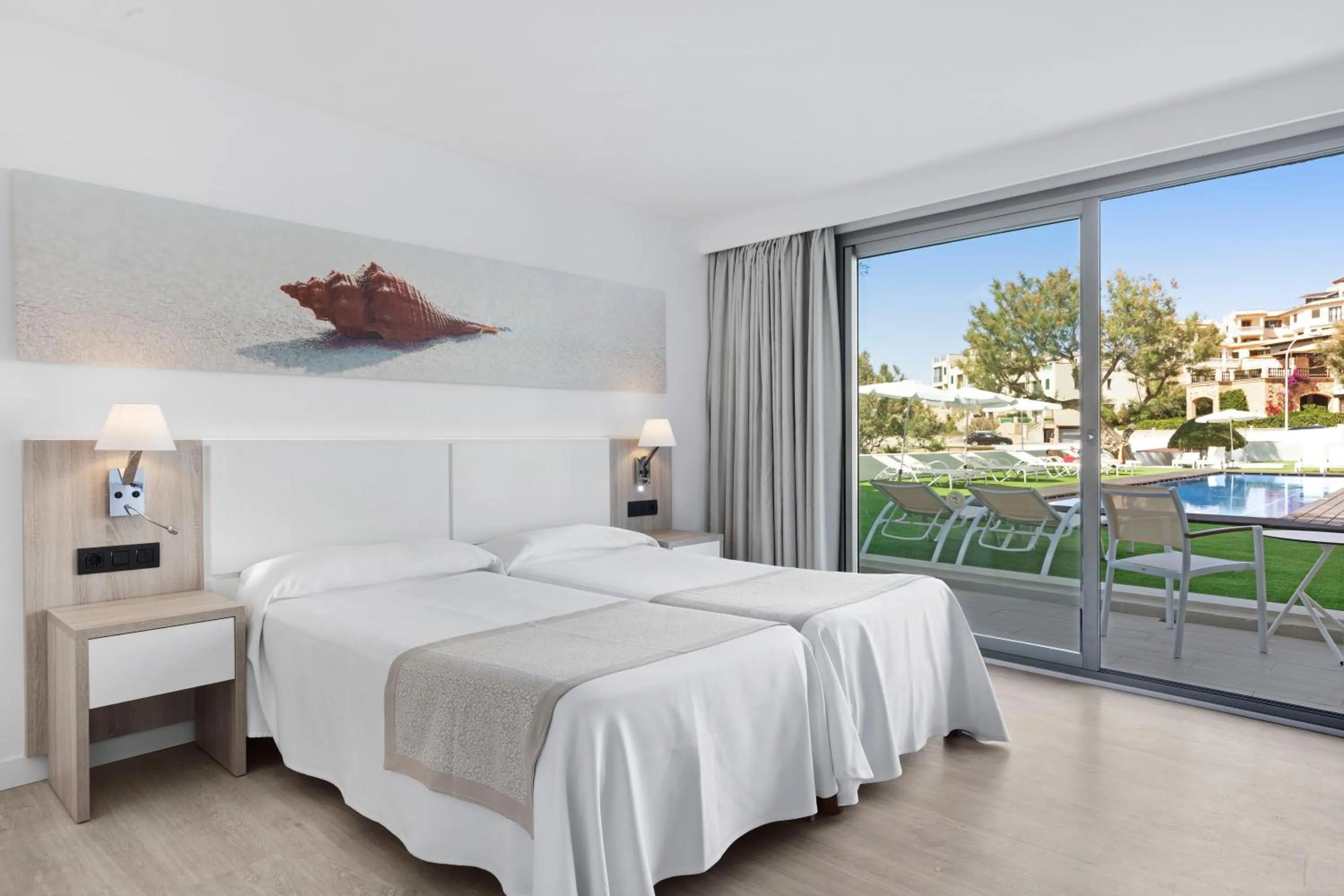 Photo of the whole room, Bed in THB Cala Lliteras - Adults Only