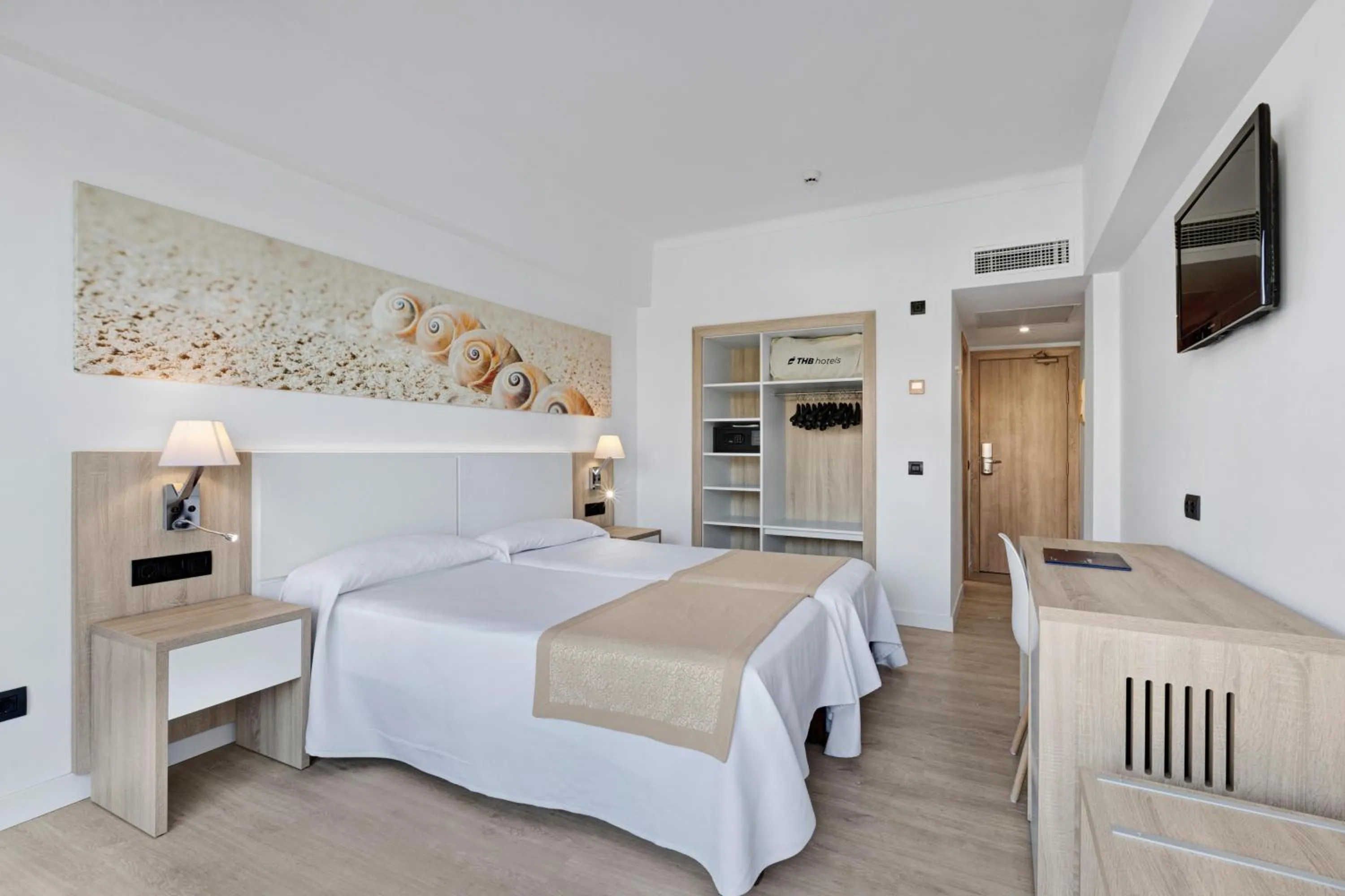 Bed in THB Cala Lliteras - Adults Only