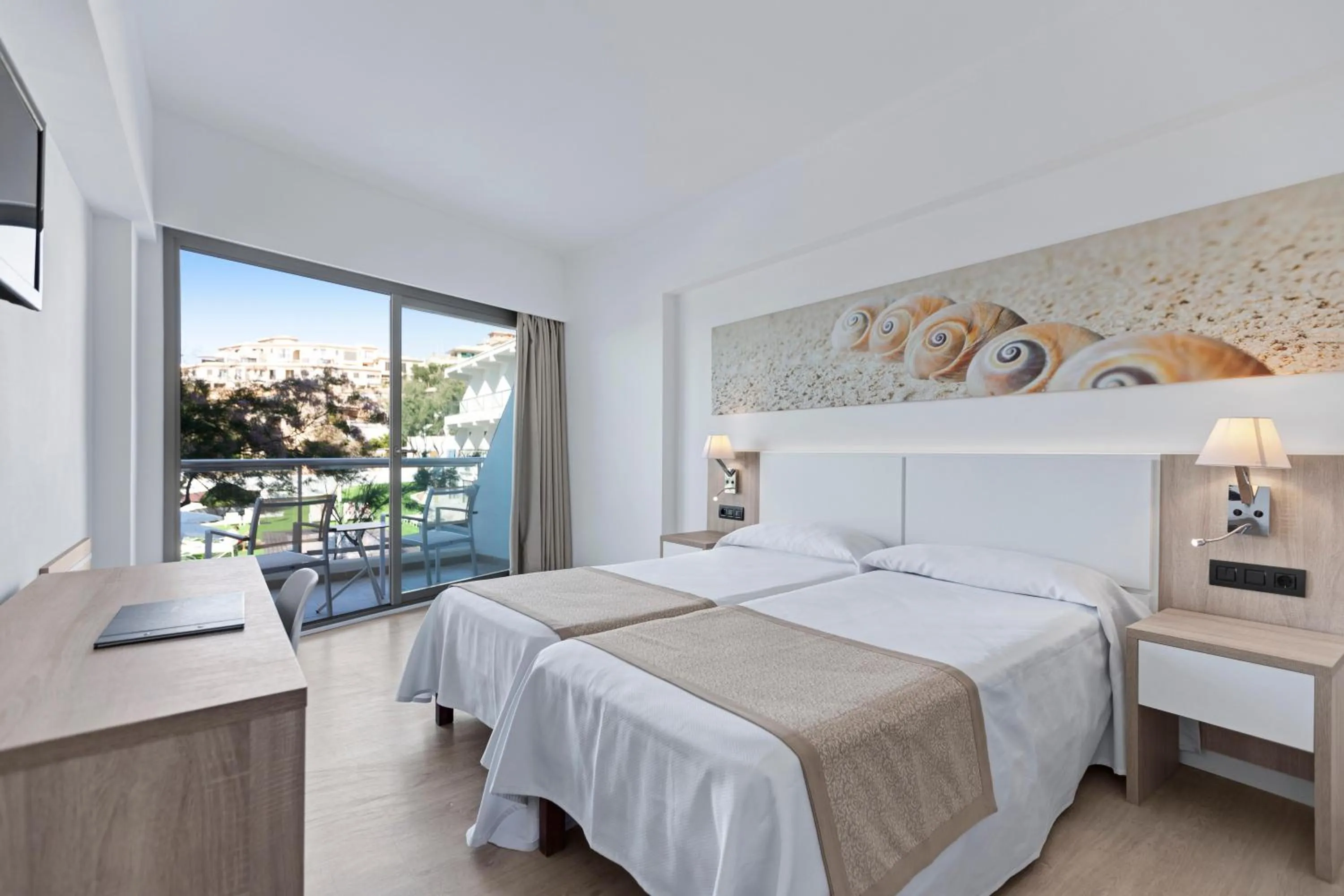 Photo of the whole room, Bed in THB Cala Lliteras - Adults Only