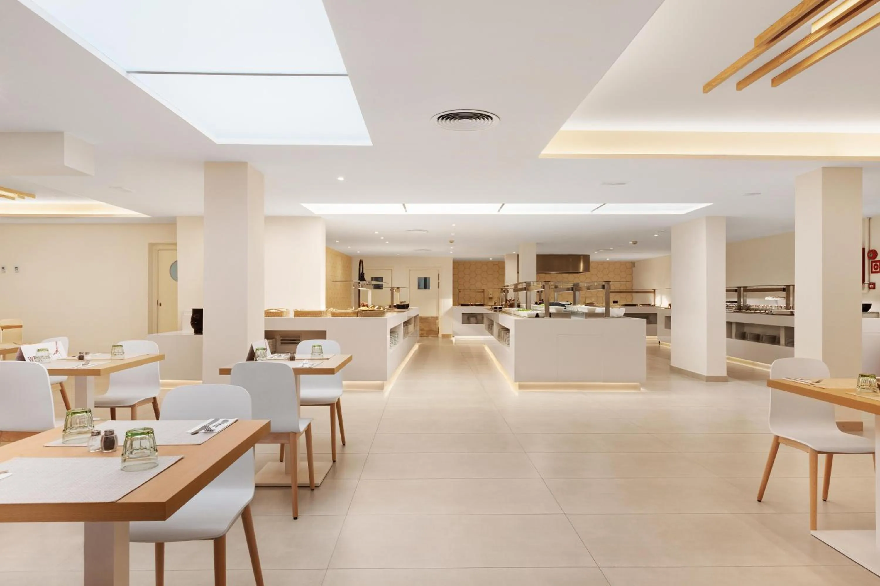 Restaurant/places to eat in THB Cala Lliteras - Adults Only