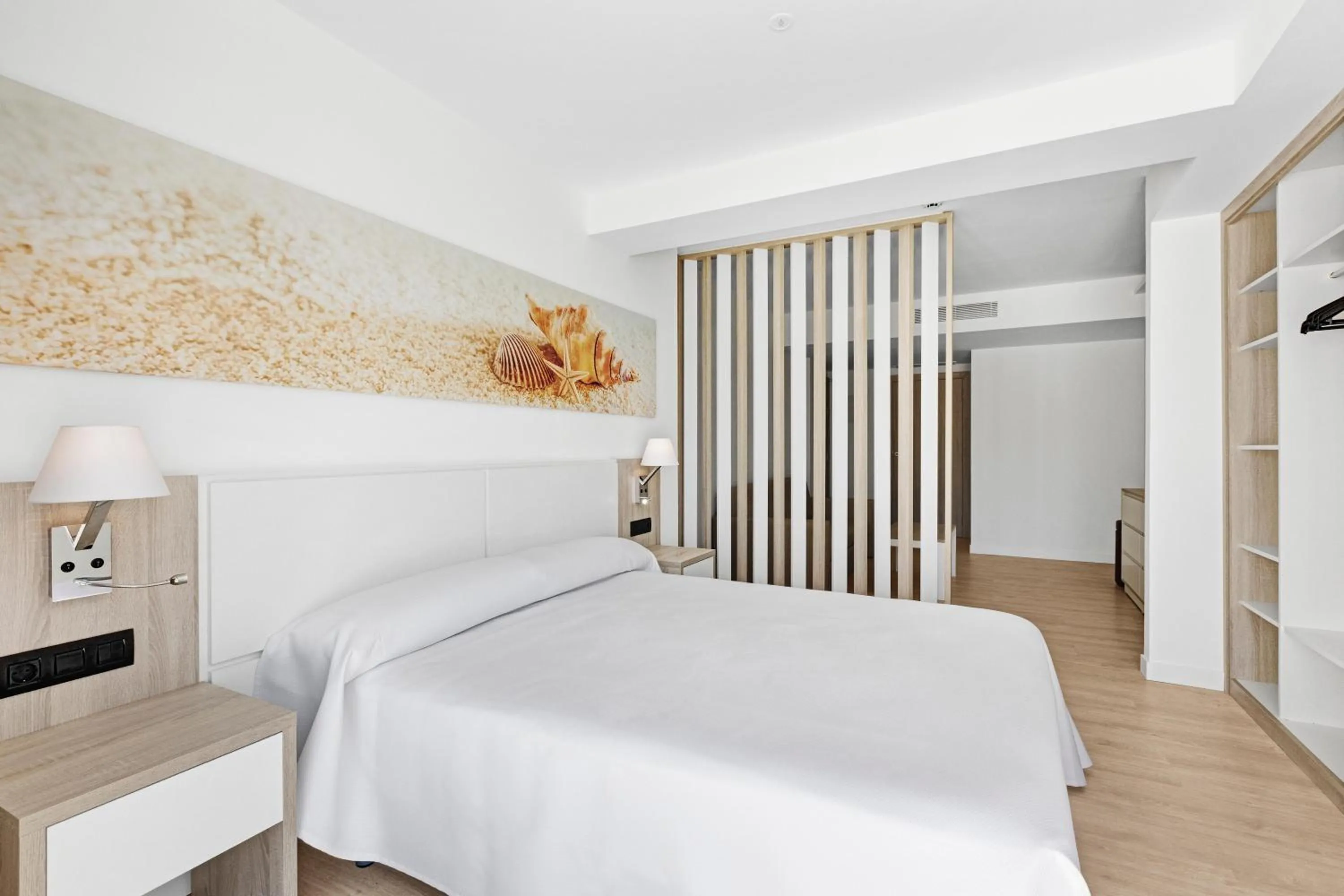 Photo of the whole room, Bed in THB Cala Lliteras - Adults Only