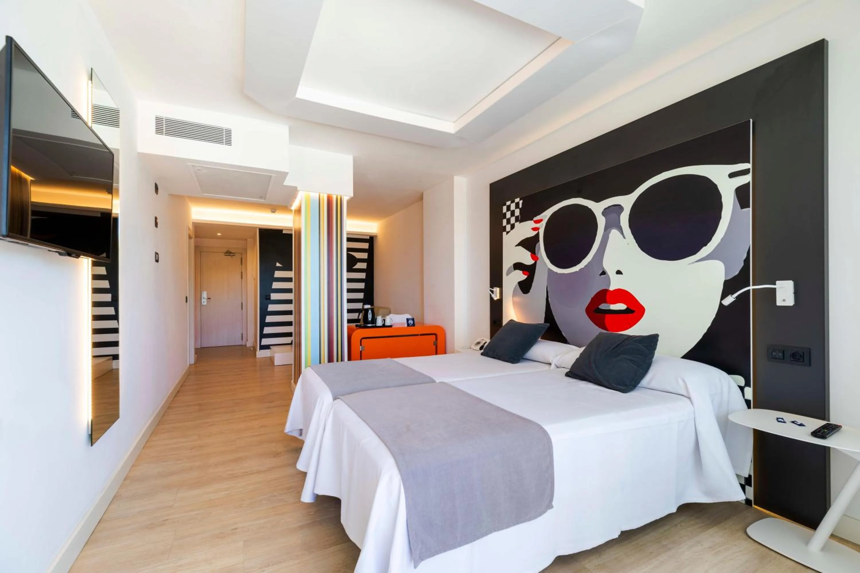 Photo of the whole room, Bed in THB Naeco Ibiza - Adults Only