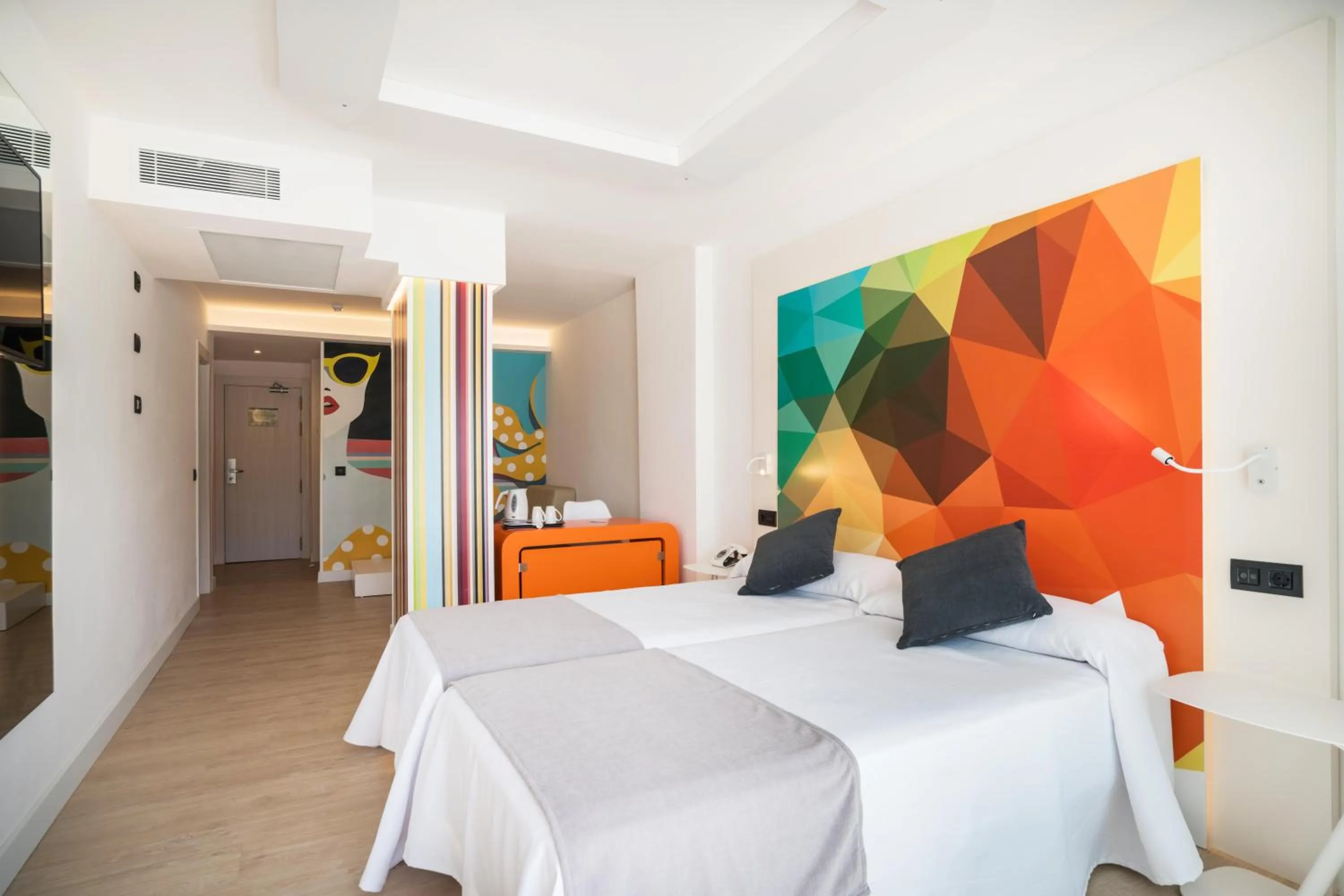 Photo of the whole room, Bed in THB Naeco Ibiza - Adults Only