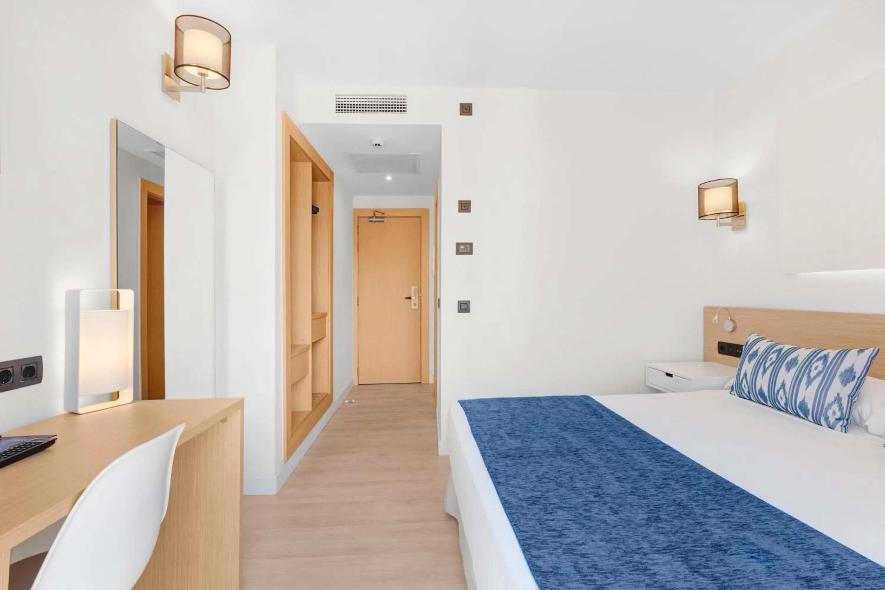 Photo of the whole room, Bed in THB Felip - Adults Only