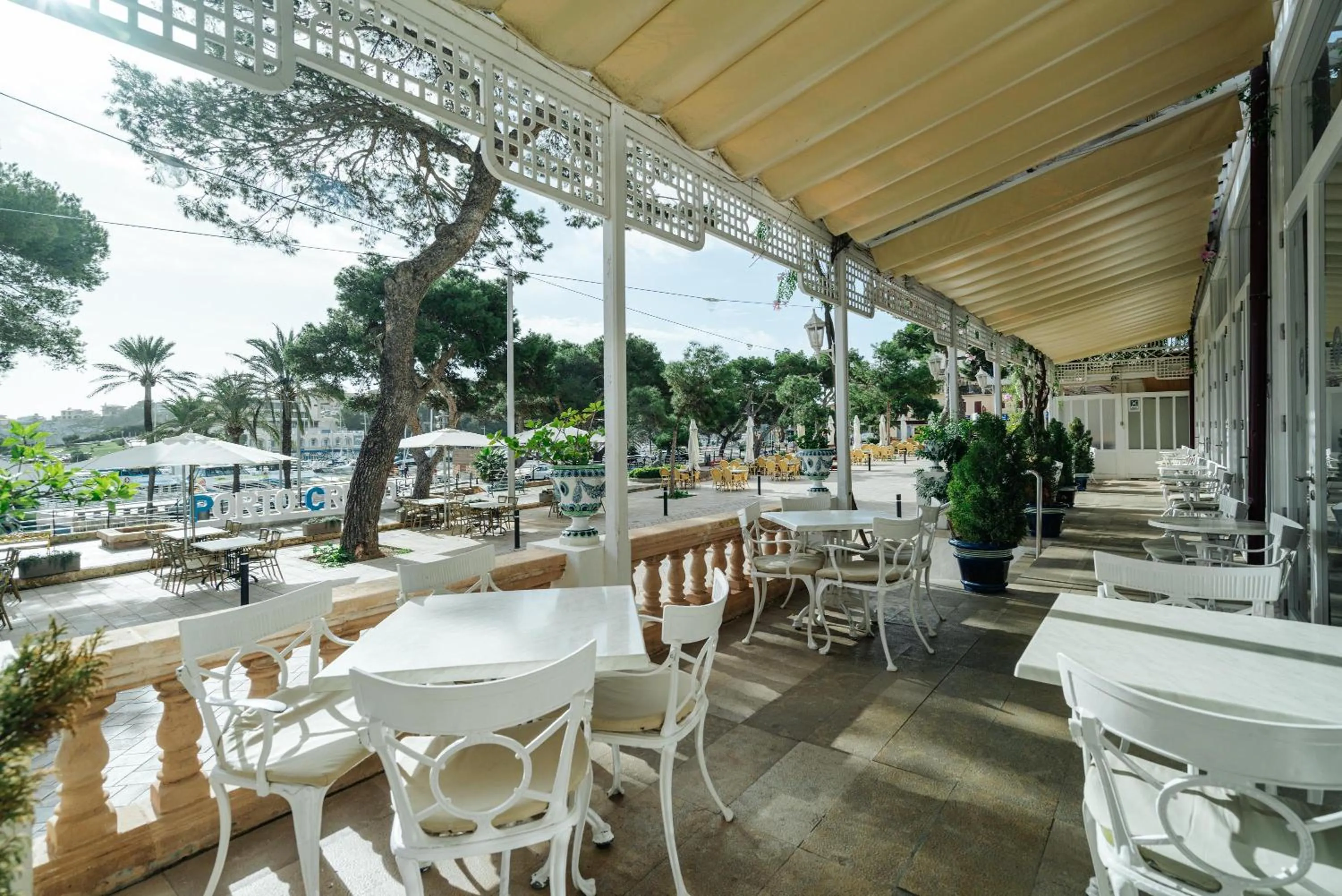 Restaurant/places to eat in THB Felip - Adults Only