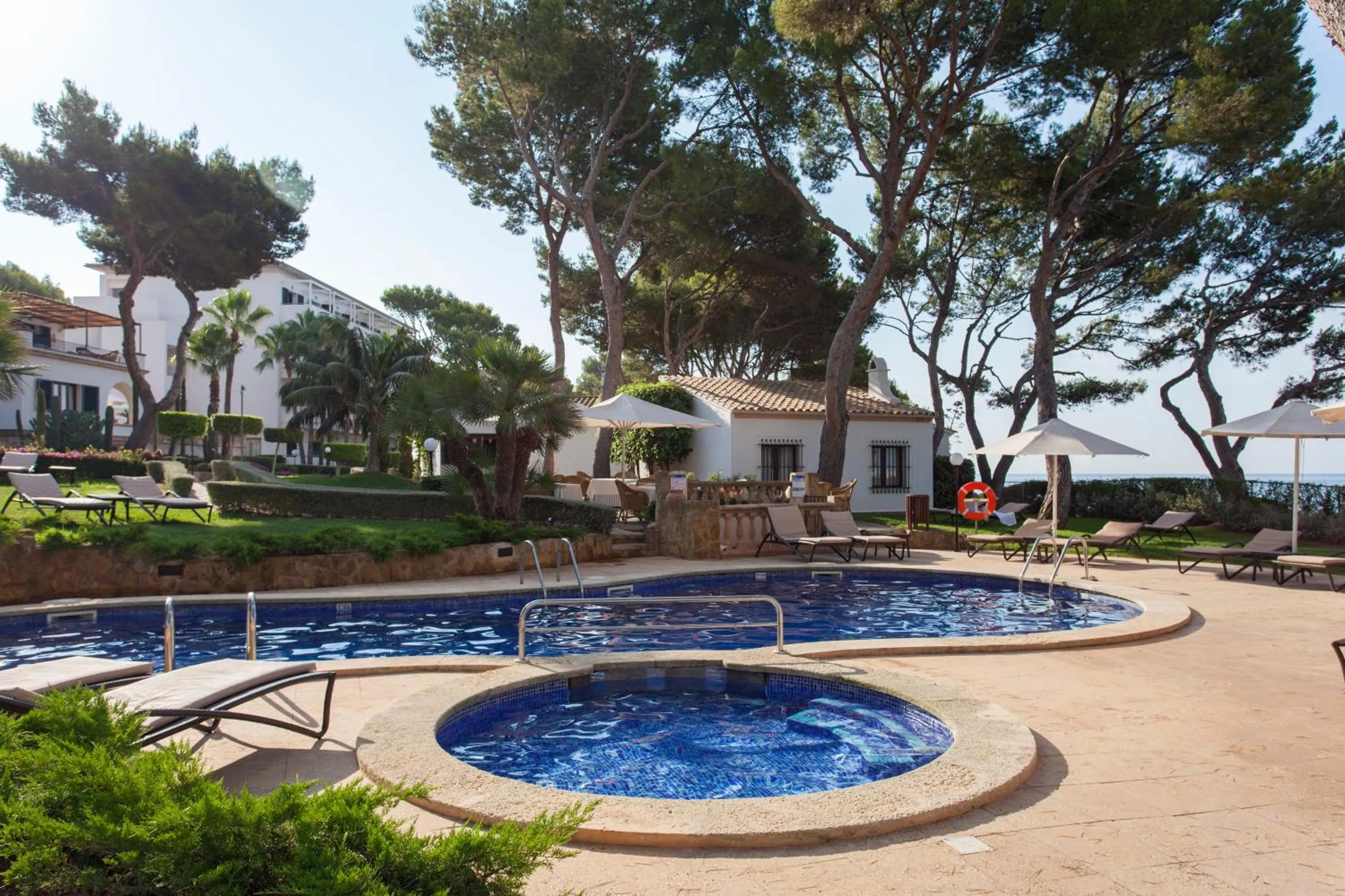 Swimming pool in Hotel Bendinat