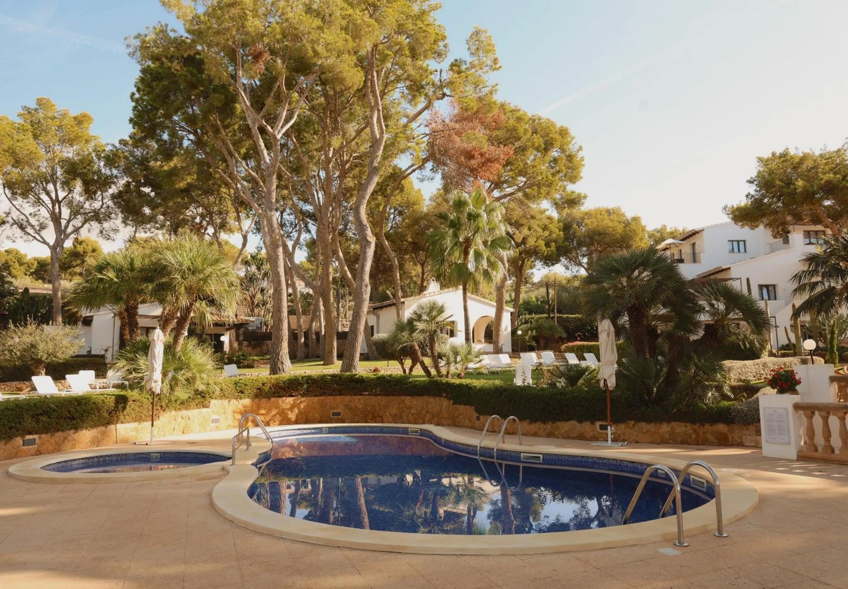 Swimming pool in Hotel Bendinat