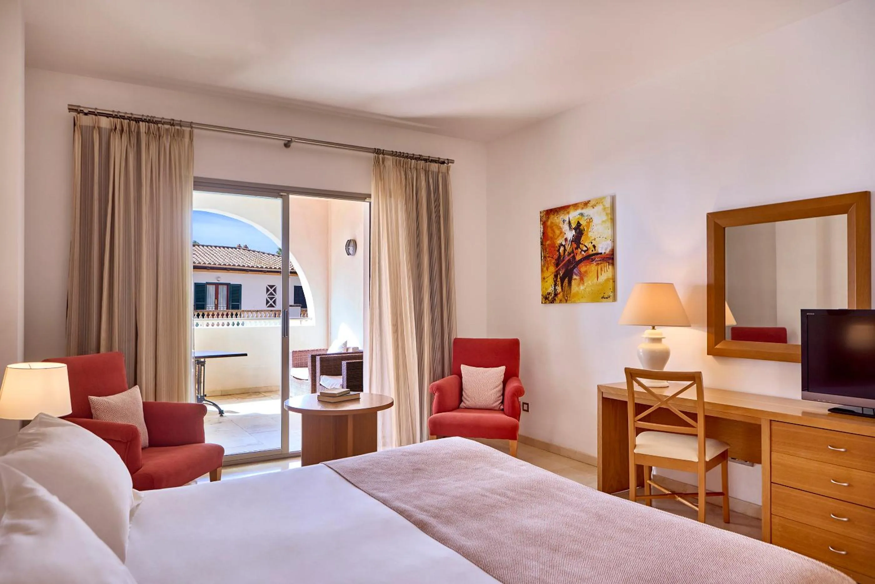 Photo of the whole room, Bed in Hotel Bendinat