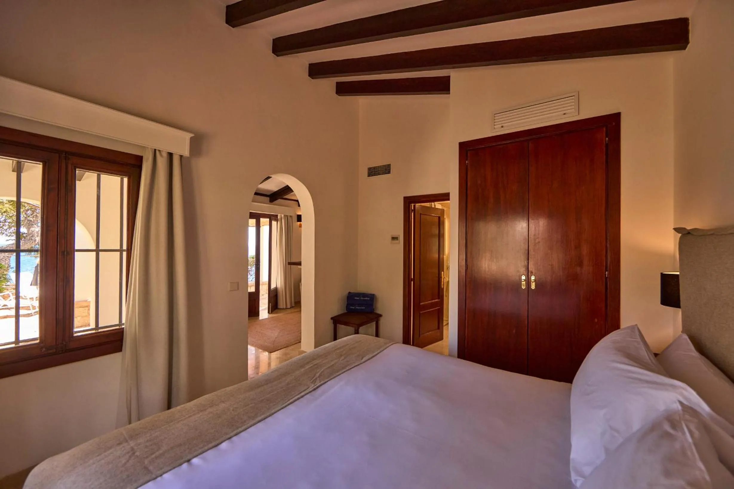 Bedroom, Bed in Hotel Bendinat