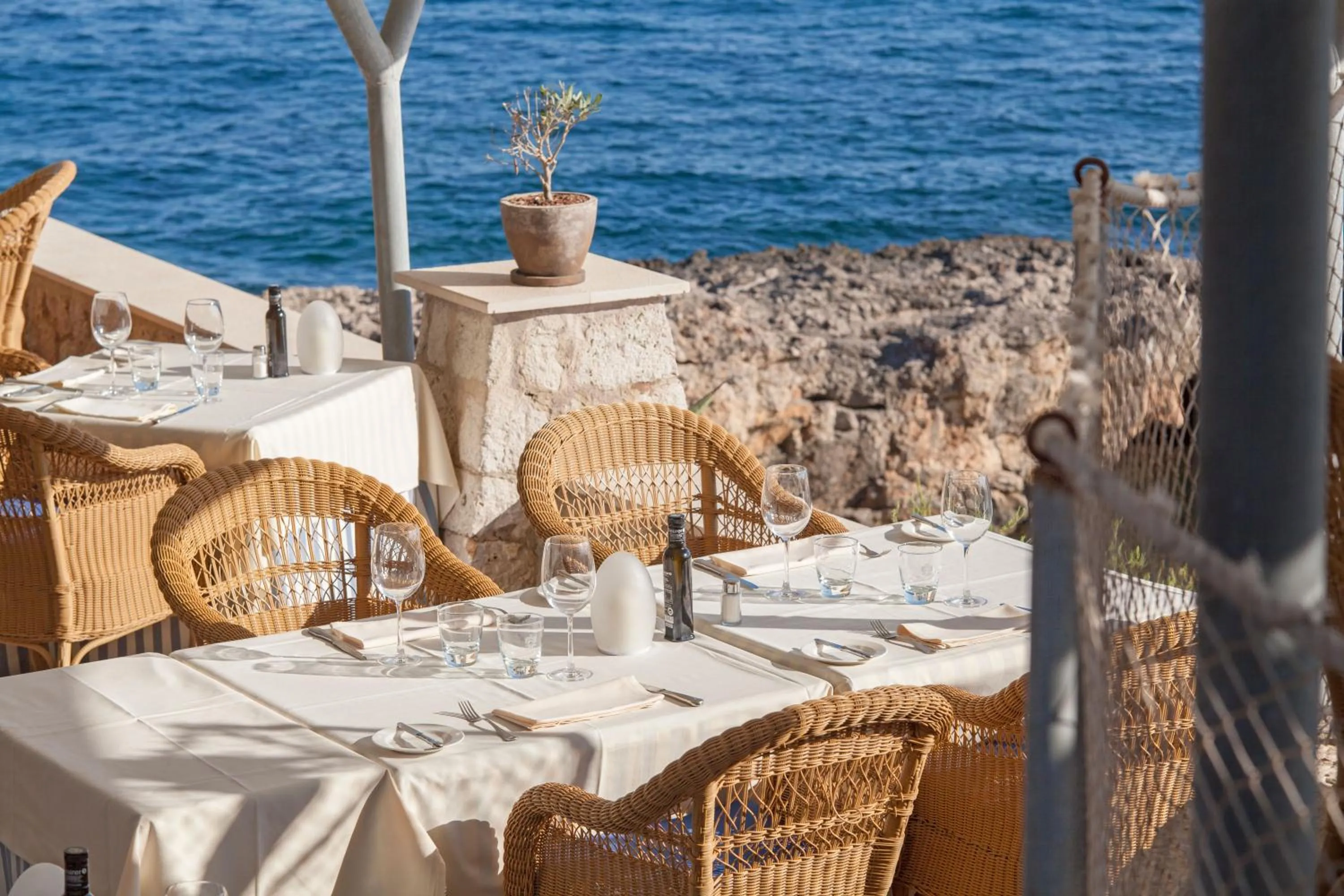 Restaurant/places to eat in Hotel Bendinat