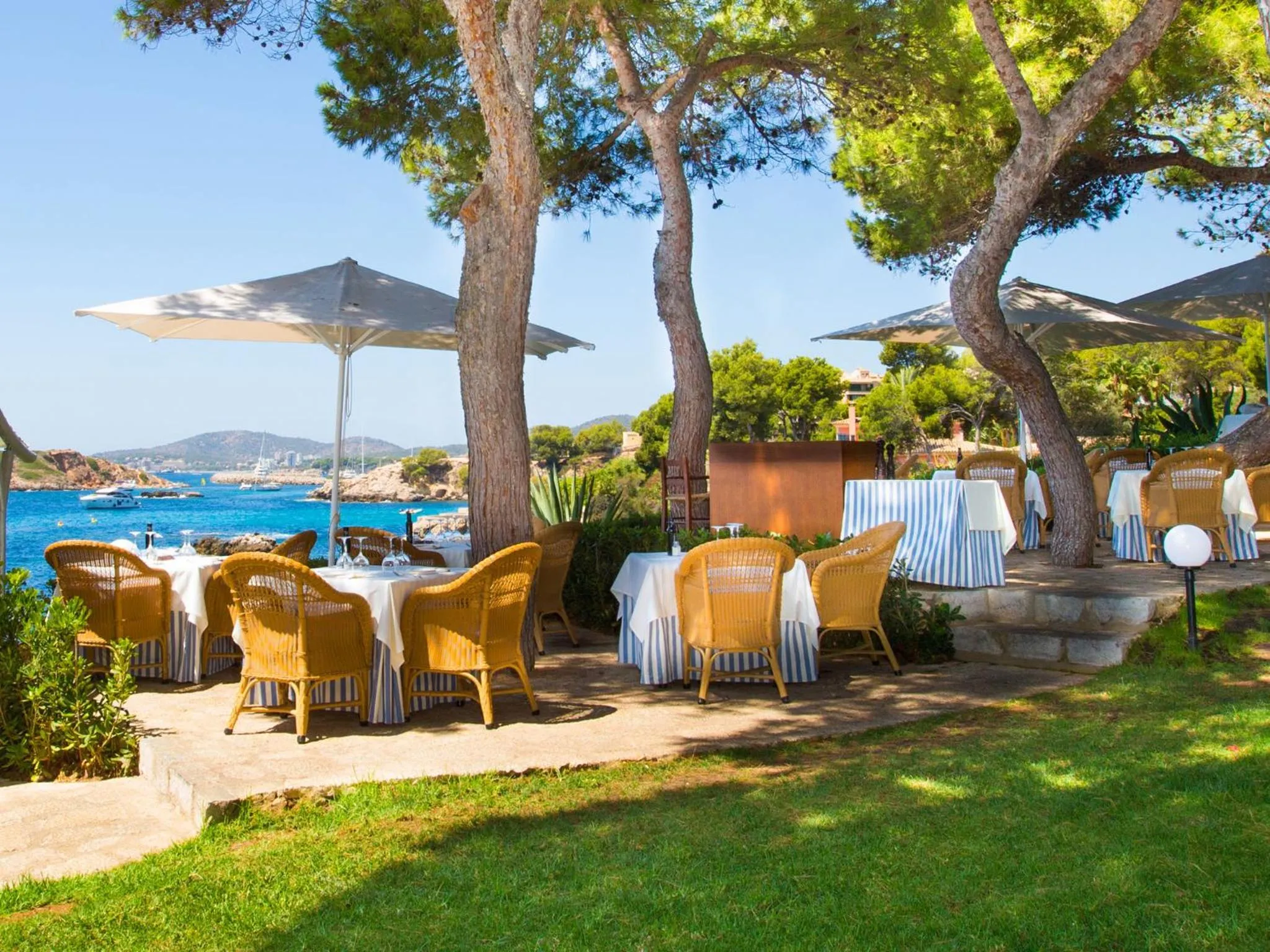 Restaurant/places to eat in Hotel Bendinat