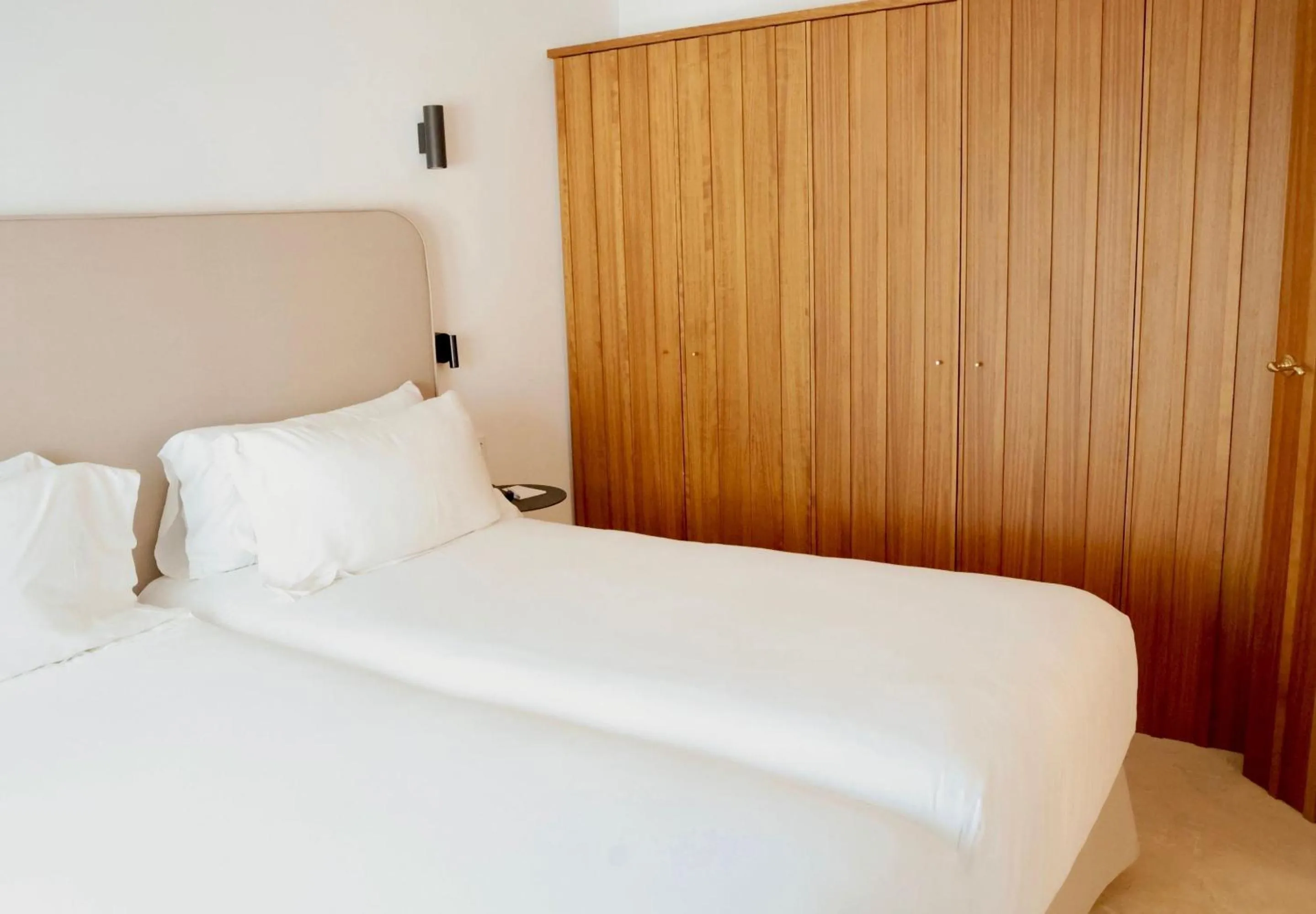 Bedroom, Bed in Hotel Bendinat