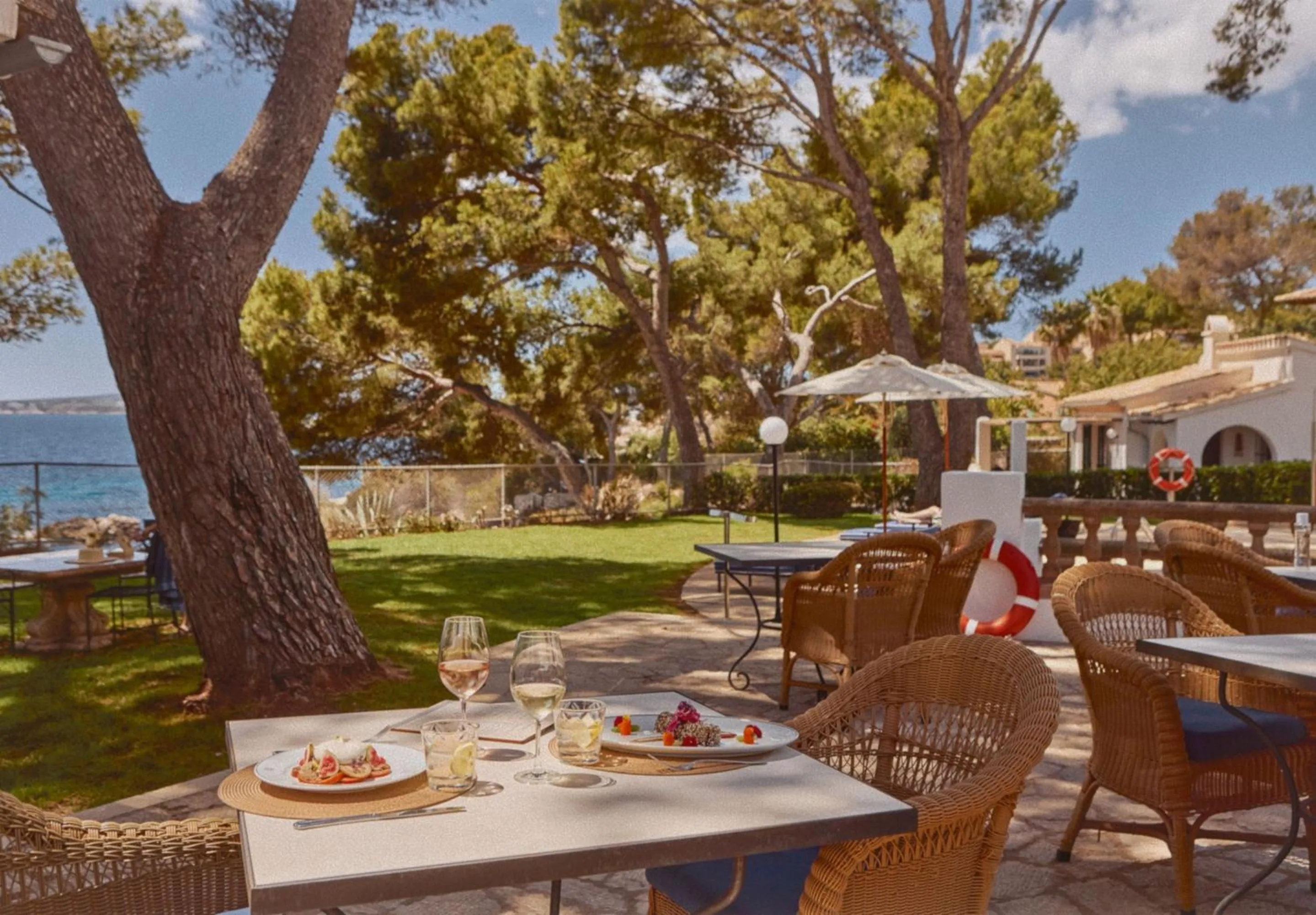 Restaurant/places to eat in Hotel Bendinat