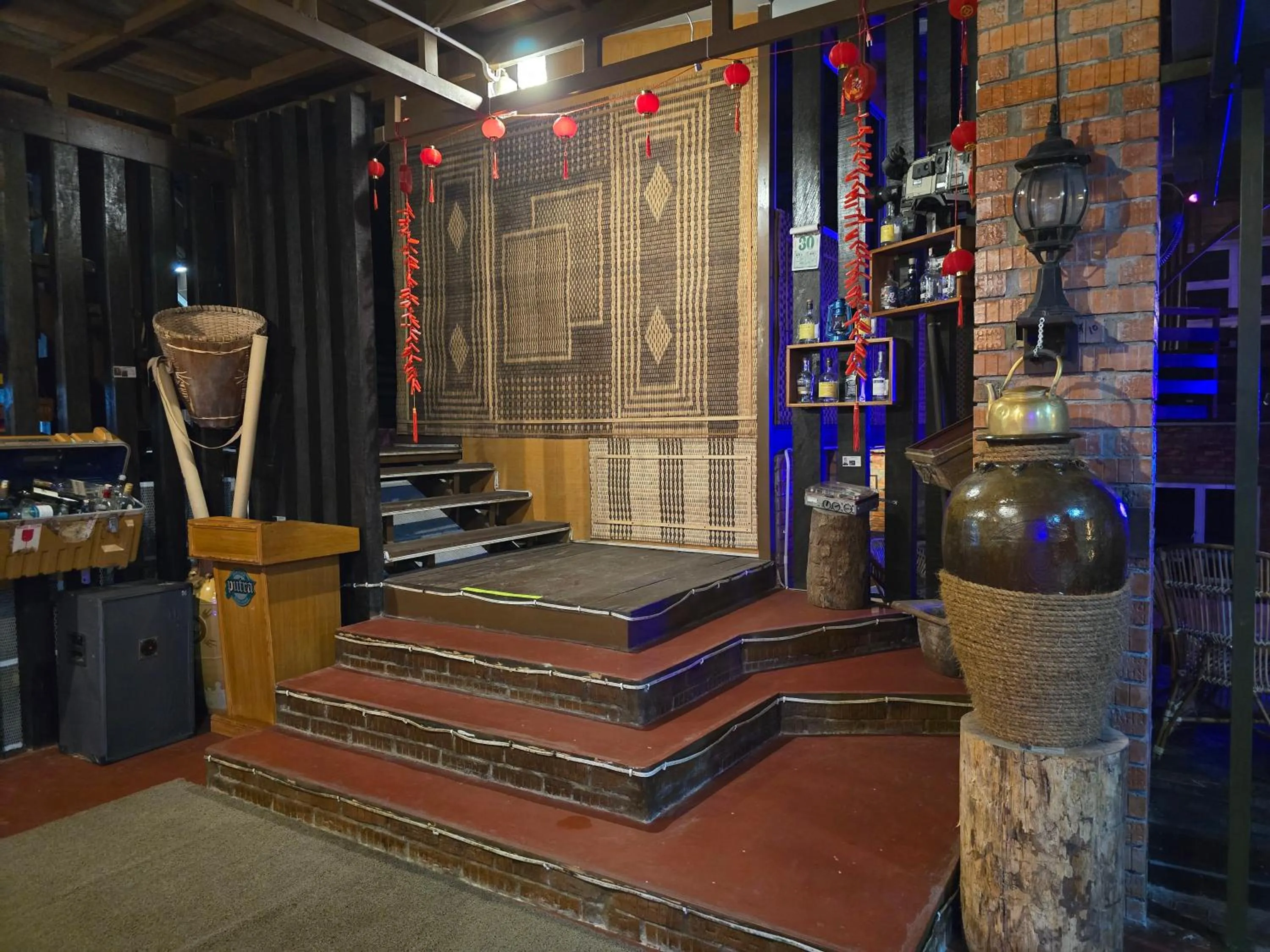 Facade/entrance in Heritage House Windcave Bar & Stay