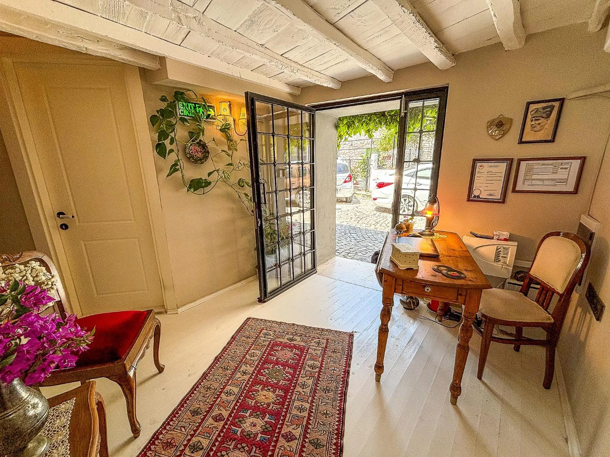 1870's Taş Konak Otel Üç Oda