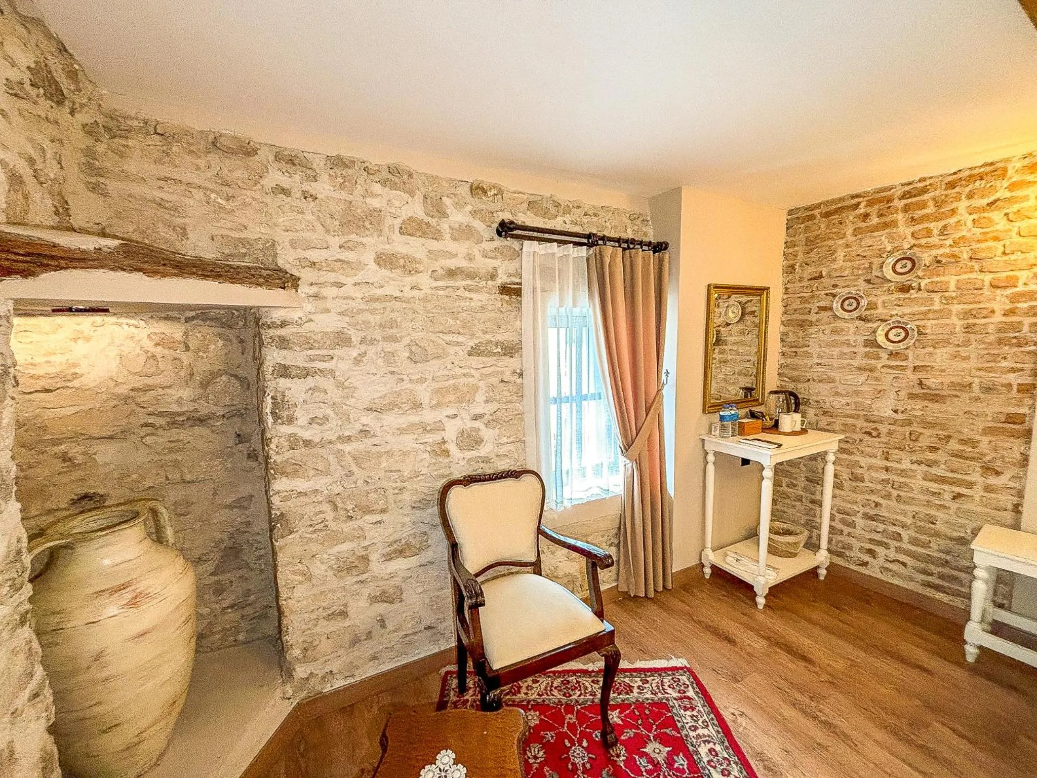 1870's Taş Konak Otel Üç Oda