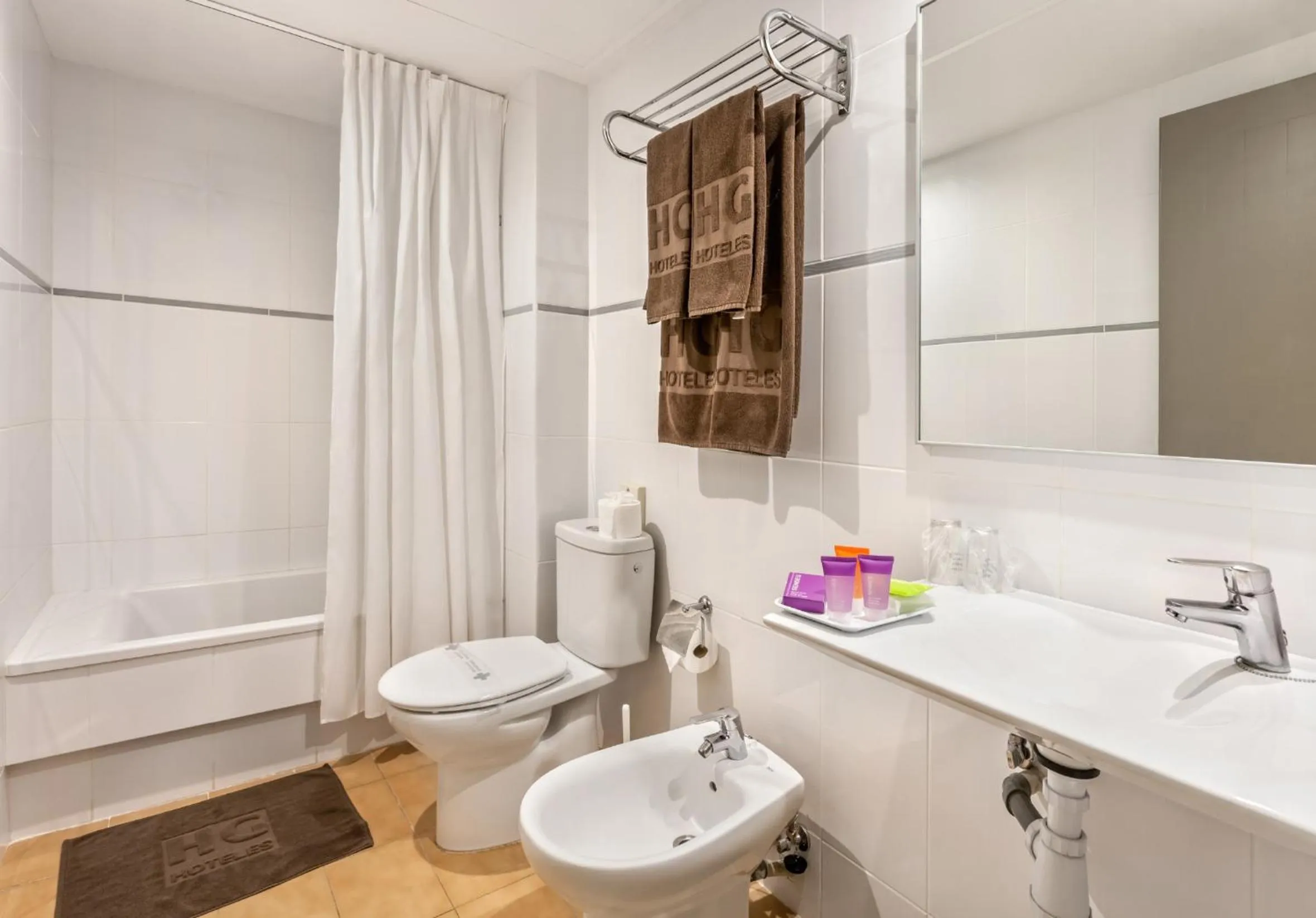 Bathroom in Apartamentos HG Cristian Sur