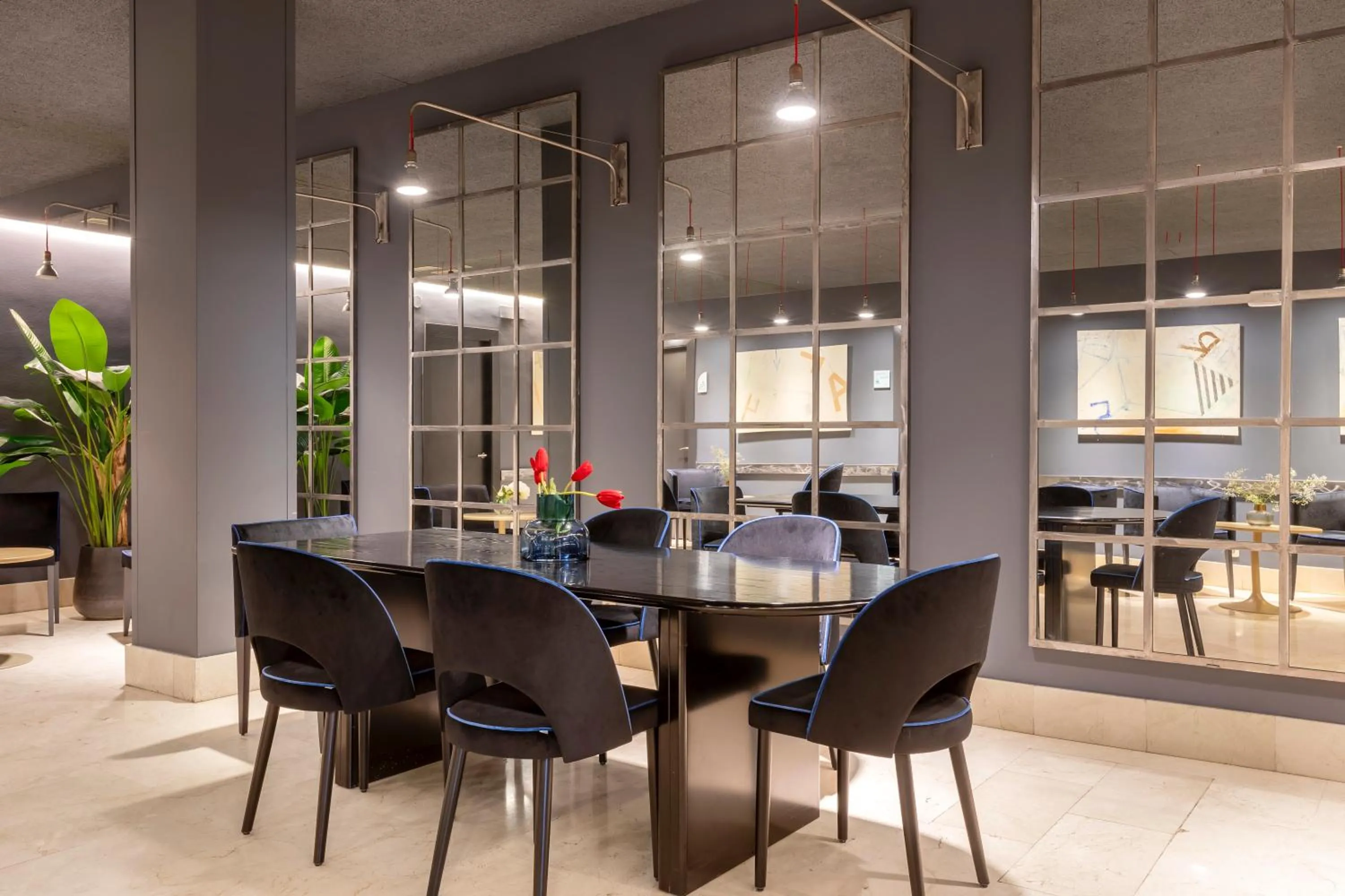 Seating area in Hotel Pamplona Plaza