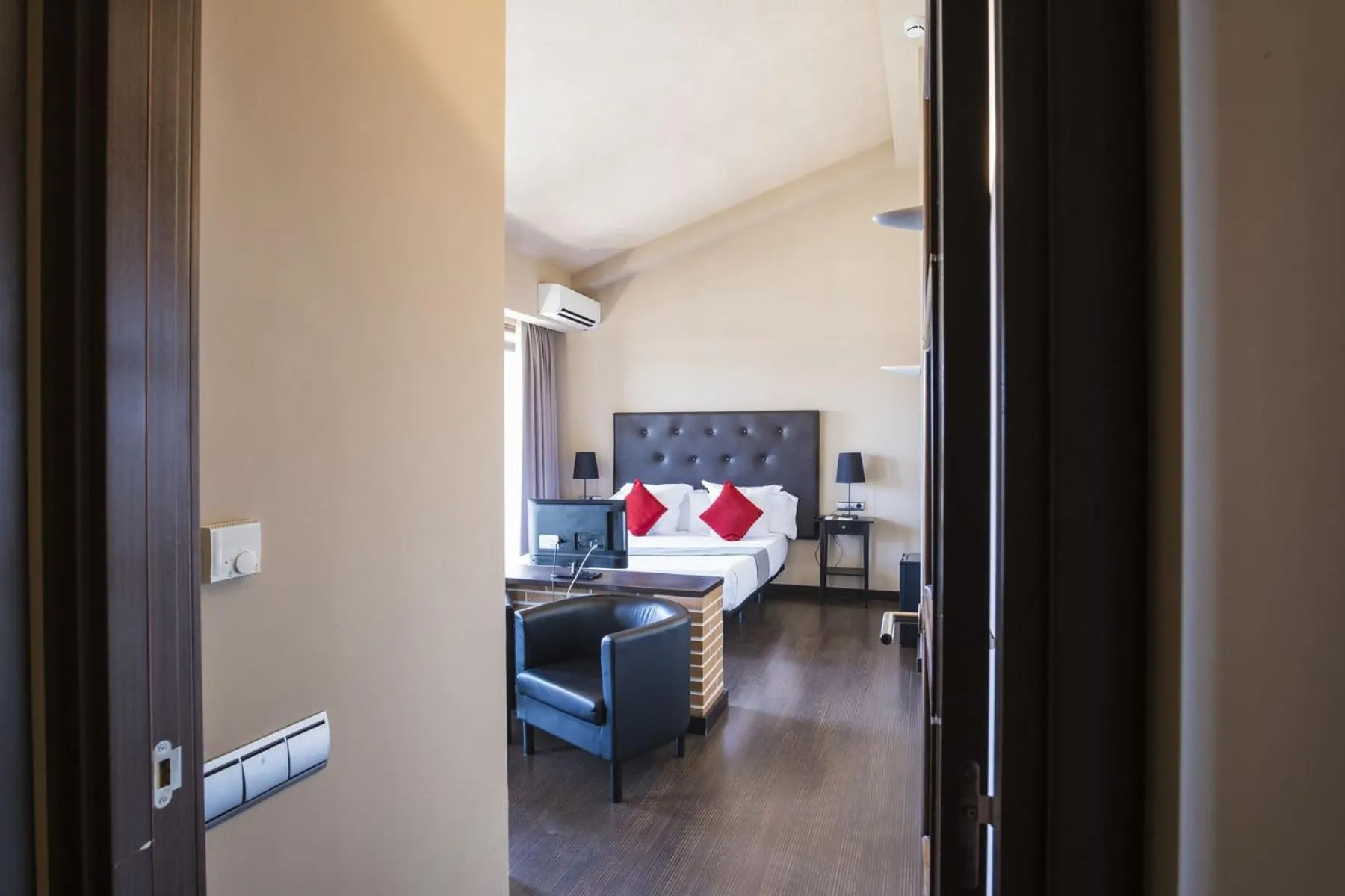 Photo of the whole room, Bed in Hotel Alda Castillo de Olite