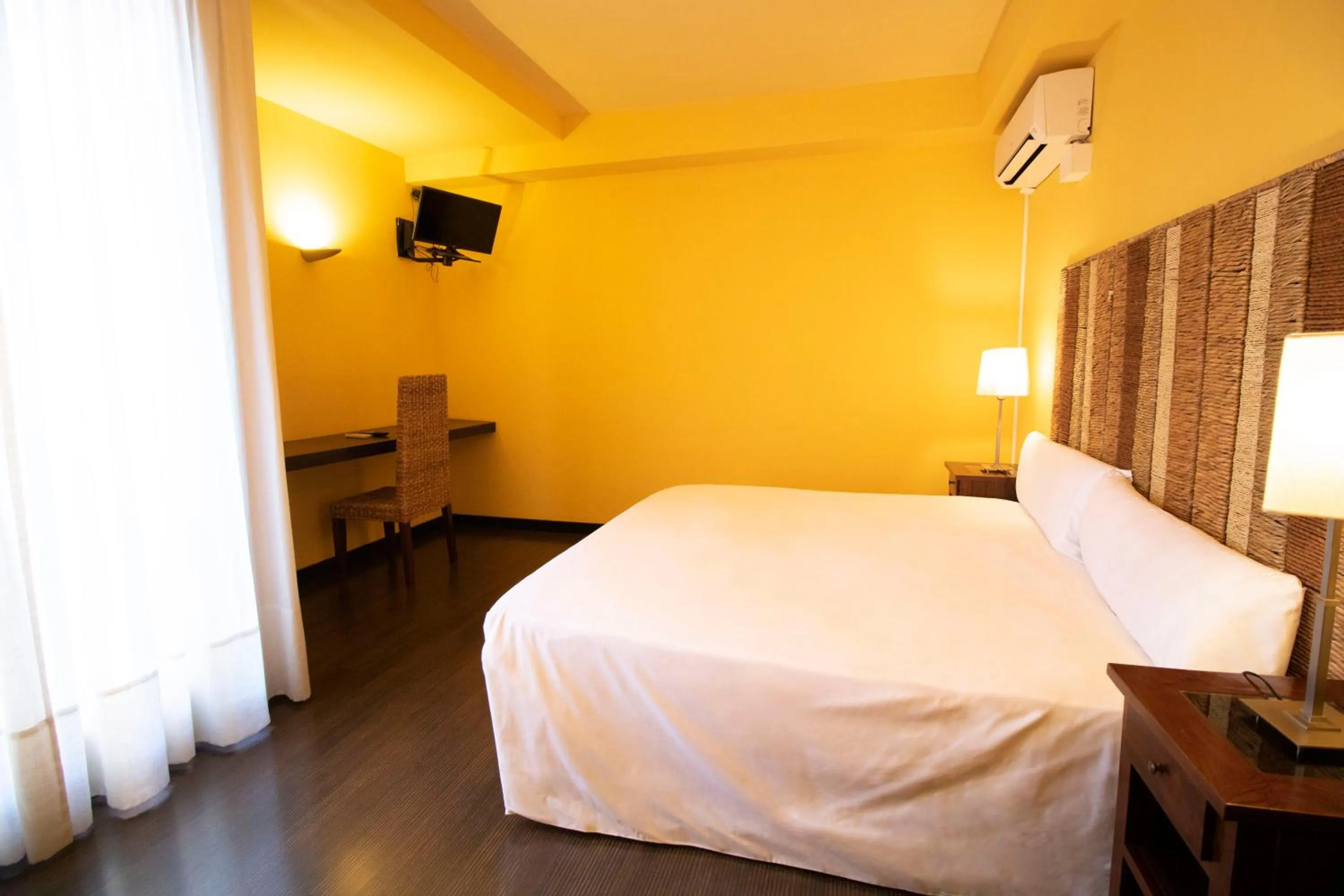 Photo of the whole room, Bed in Hotel La Joyosa Guarda