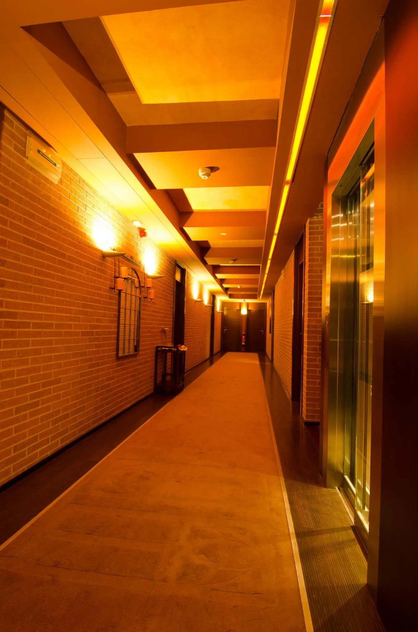 Property building in Hotel La Joyosa Guarda