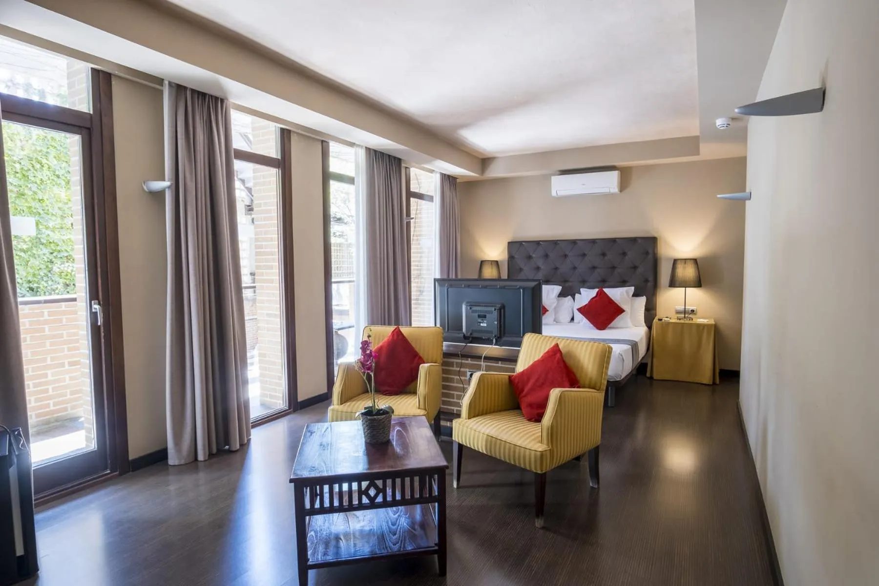 Photo of the whole room, Bed in Hotel Alda Castillo de Olite