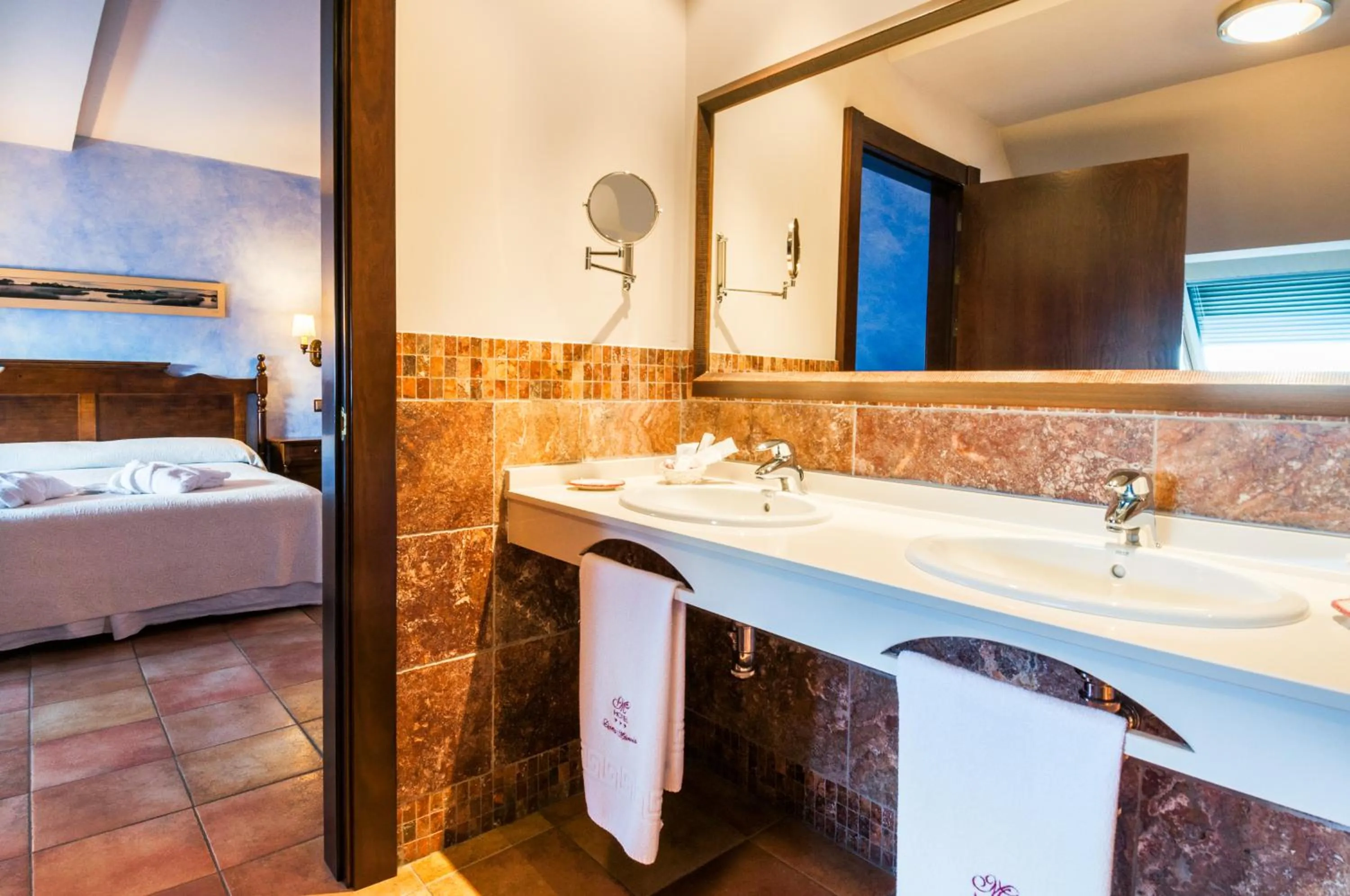 Bathroom, Bed in Hotel Doña Manuela