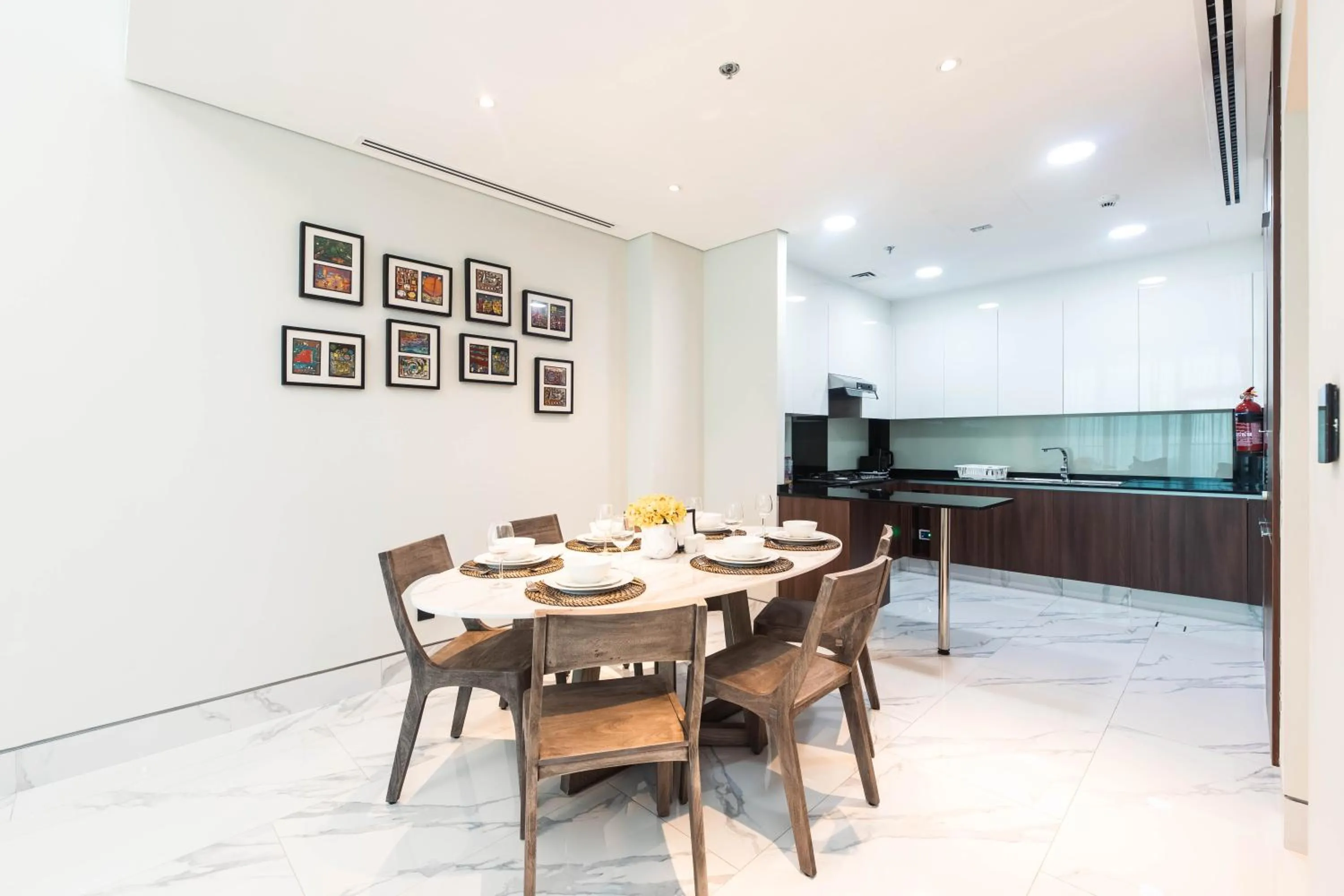 Kitchen or kitchenette in SIMPLY COMFORT in J ONE Tower