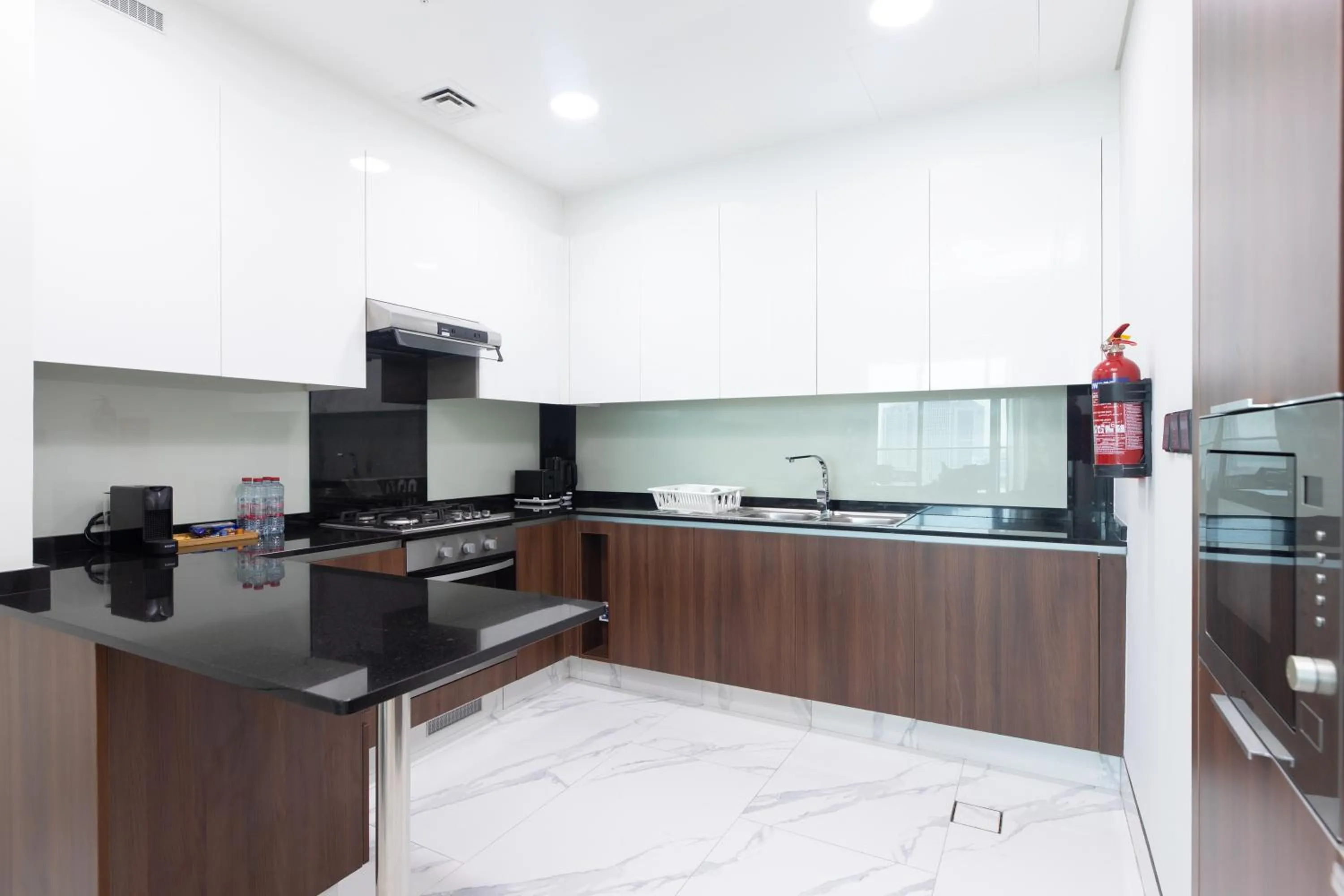 kitchen in SIMPLY COMFORT in J ONE Tower