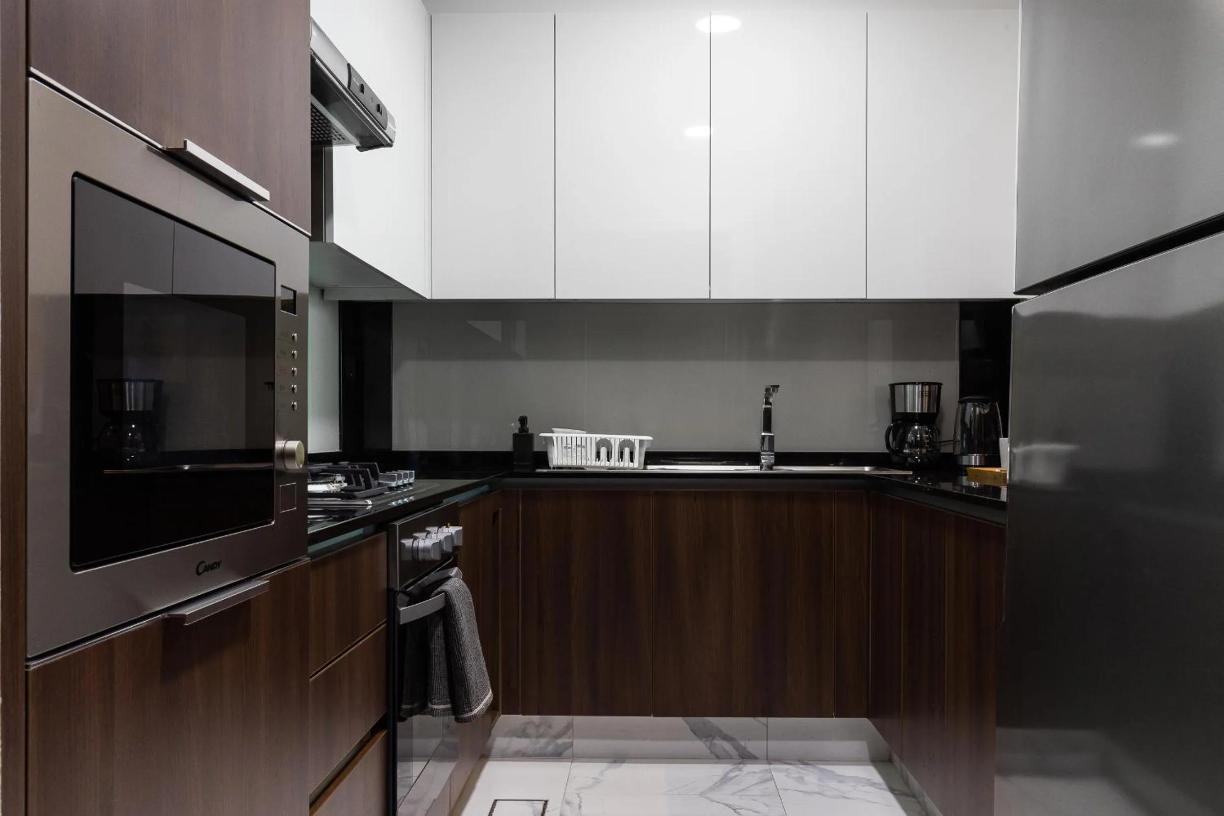 kitchen in SIMPLY COMFORT in J ONE Tower