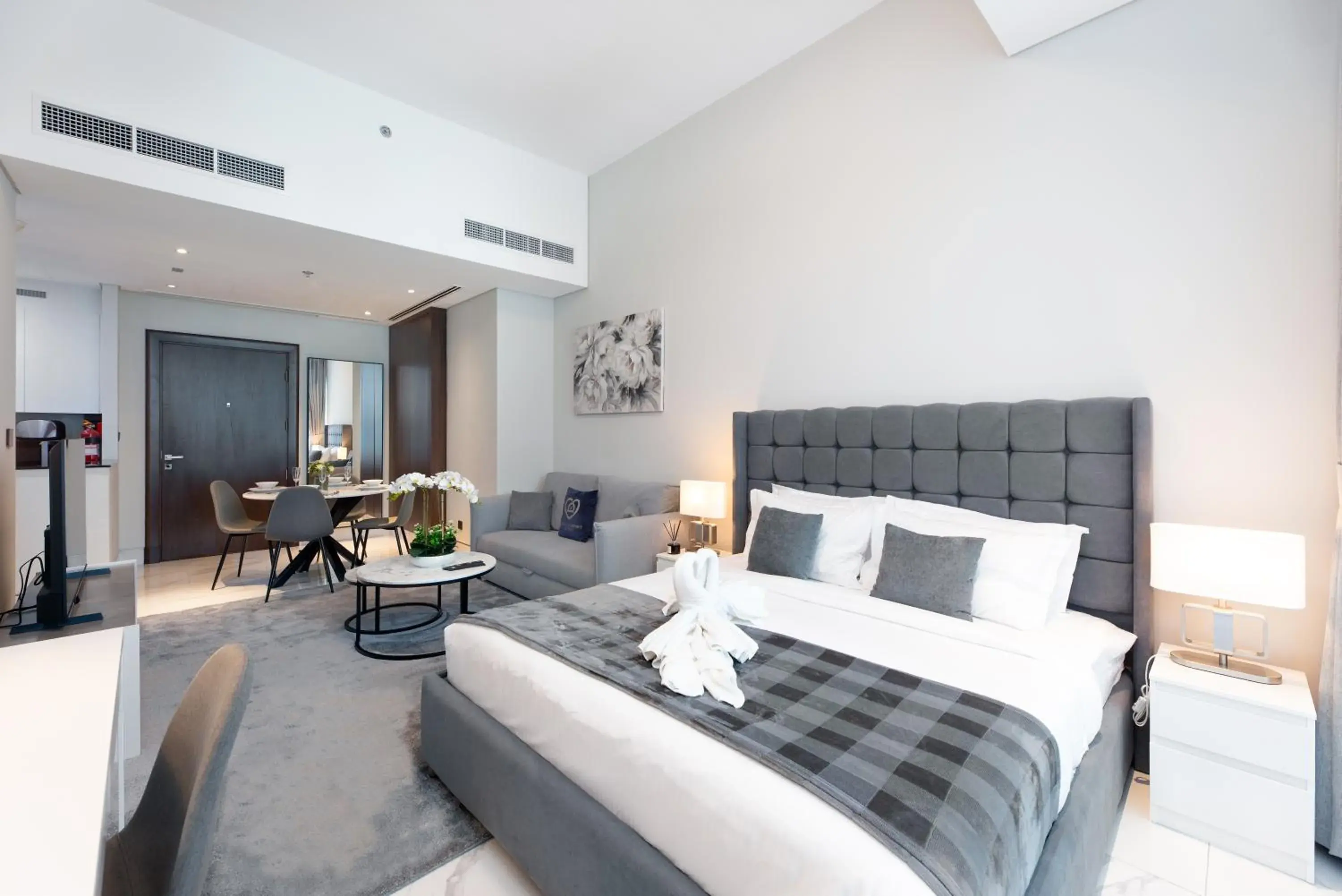 Studio with City View in SIMPLY COMFORT in J ONE Tower Studio with City View in SIMPLY COMFORT in J ONE Tower