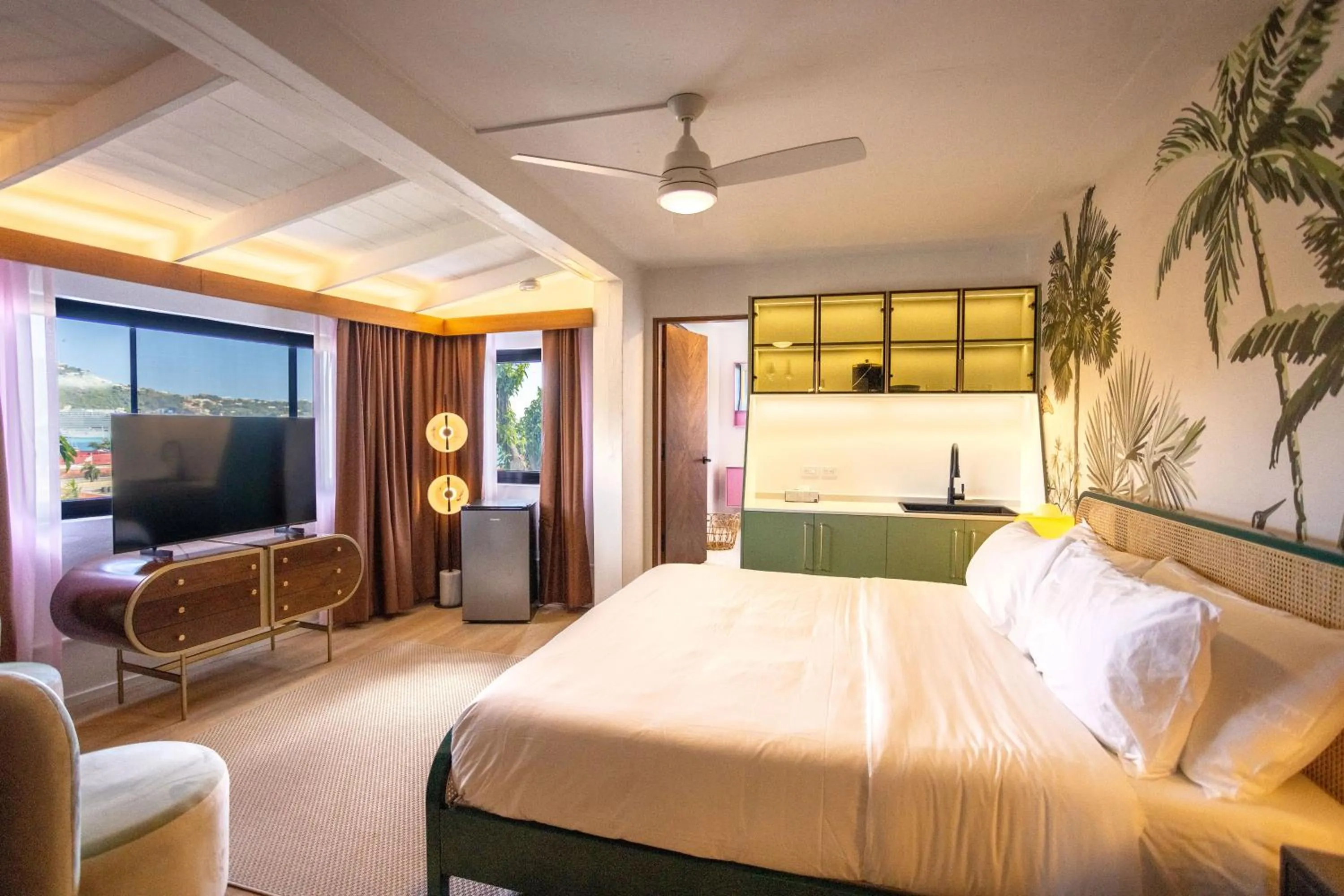 TV and multimedia, Bed in The Pink Palm Hotel - Adults Only