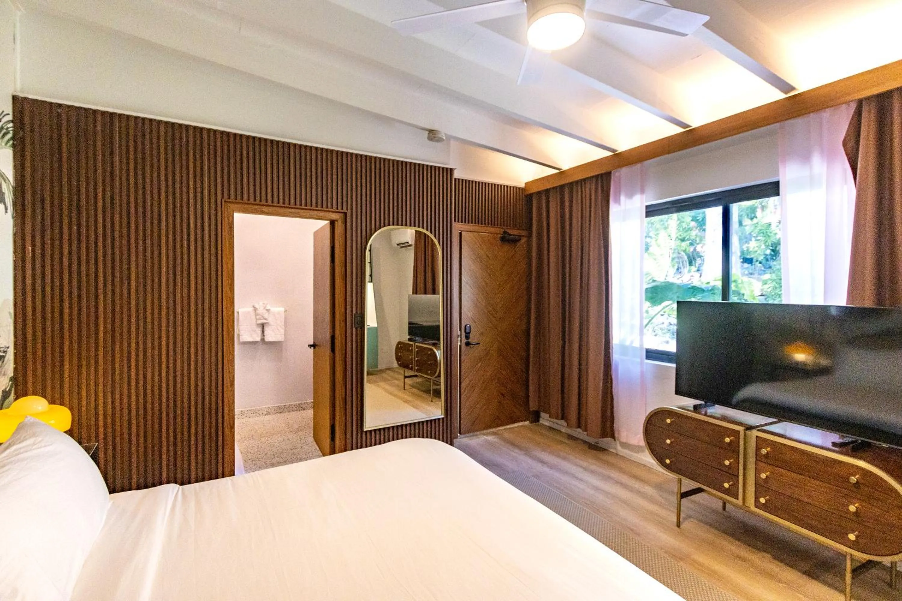 TV and multimedia, Bed in The Pink Palm Hotel - Adults Only