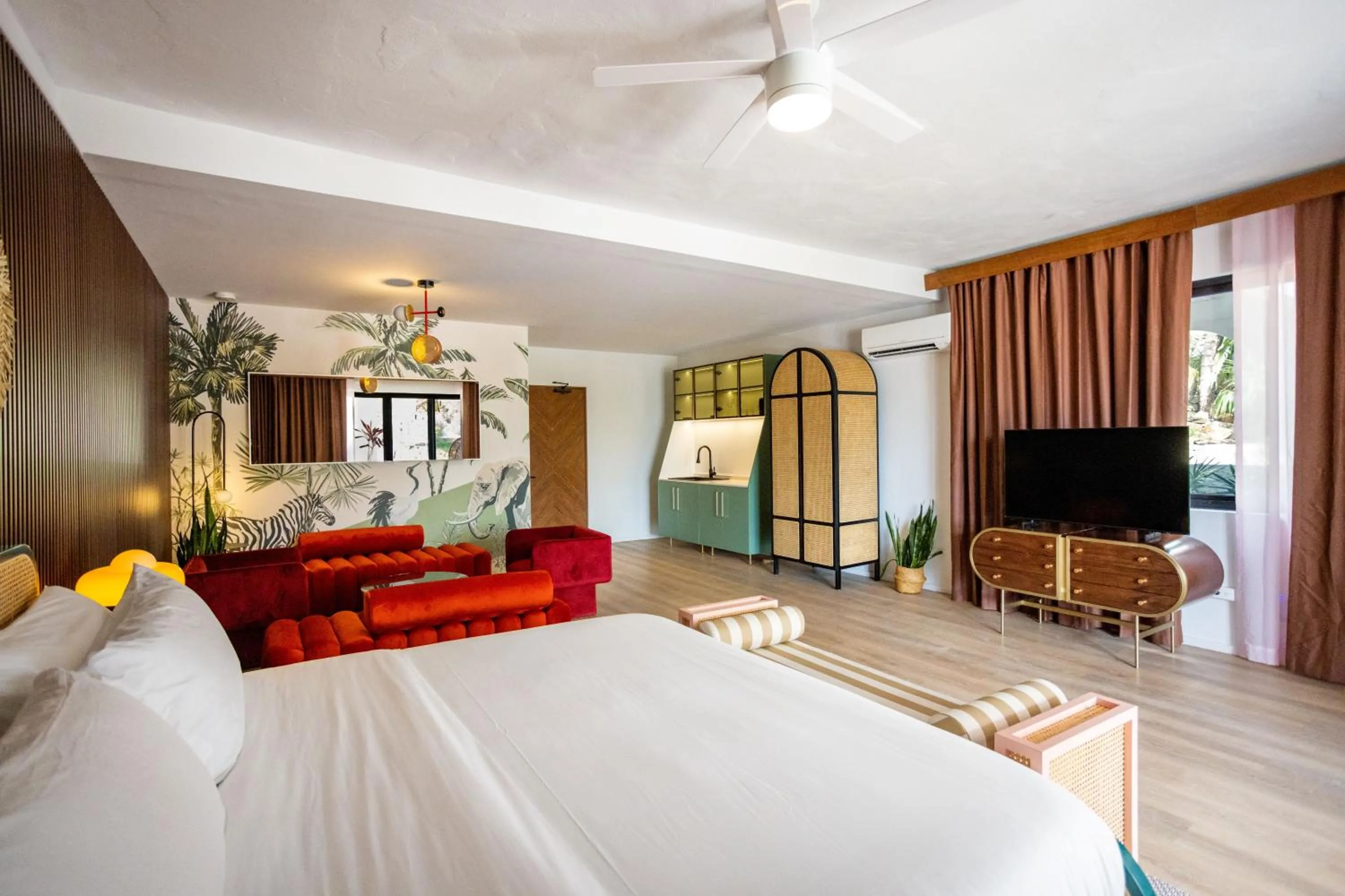 TV and multimedia, Bed in The Pink Palm Hotel - Adults Only