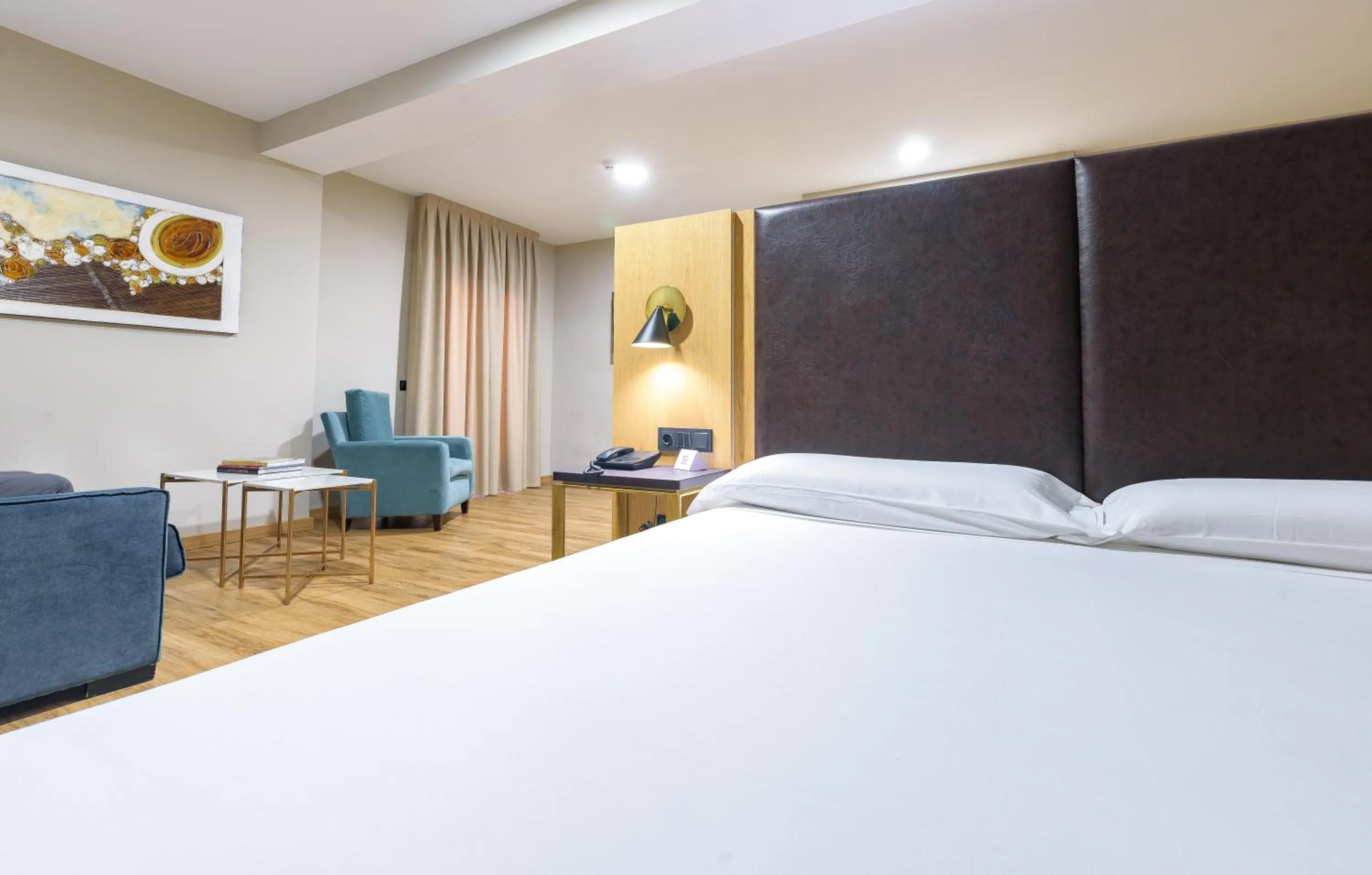 Bedroom, Bed in Hotel Zentral Mayoral