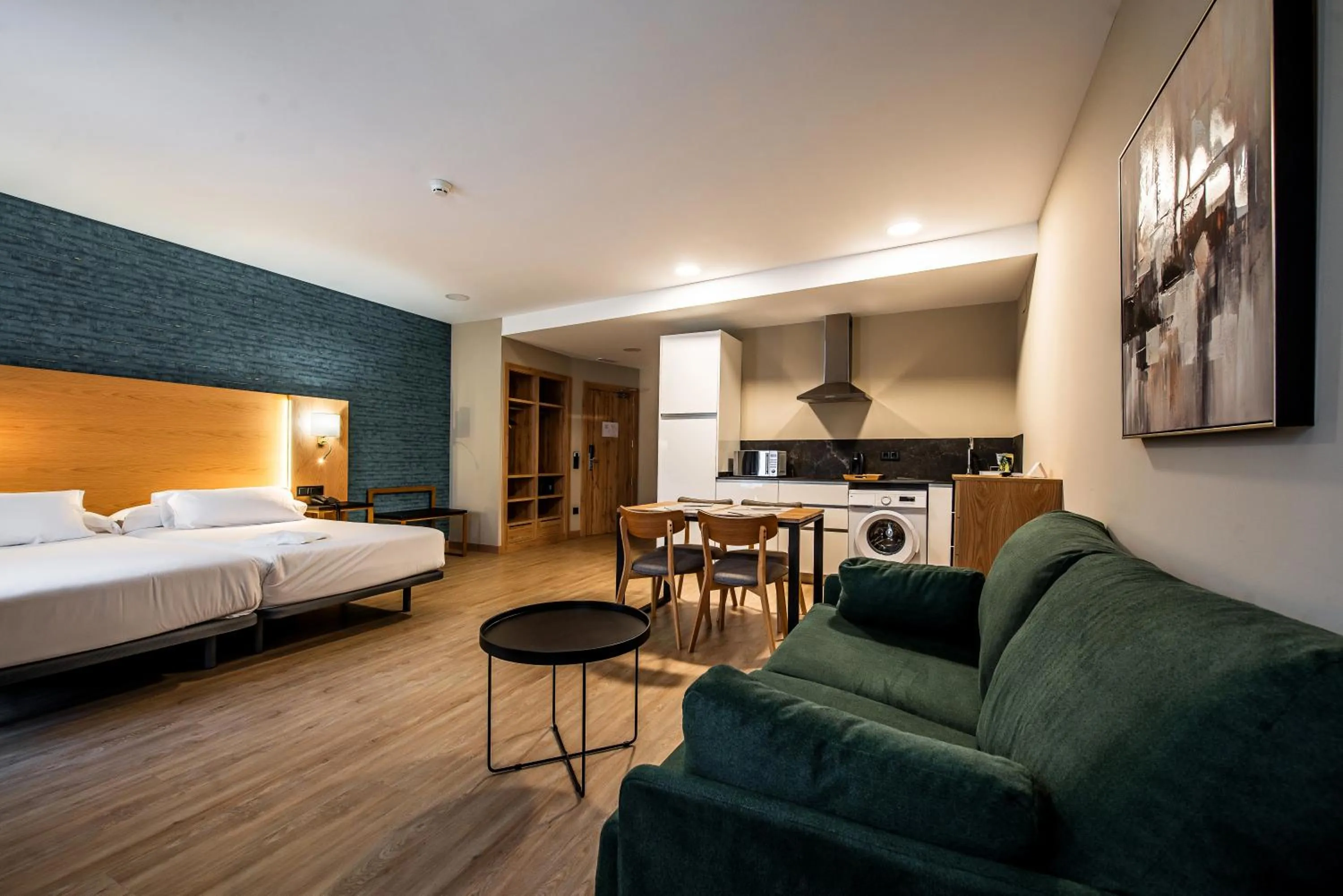 Photo of the whole room, Bed in Hotel Zentral Mayoral