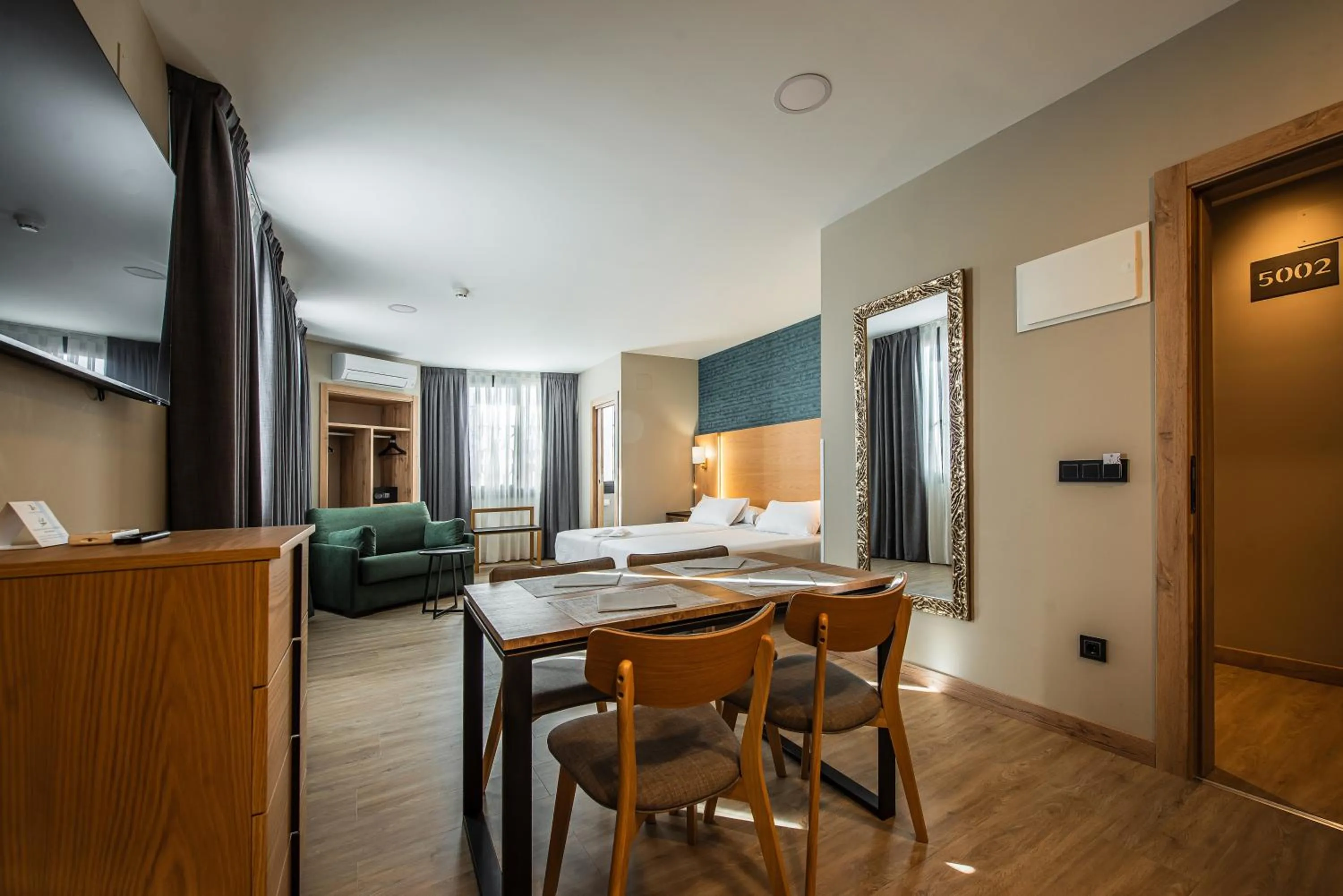 Photo of the whole room in Hotel Zentral Mayoral