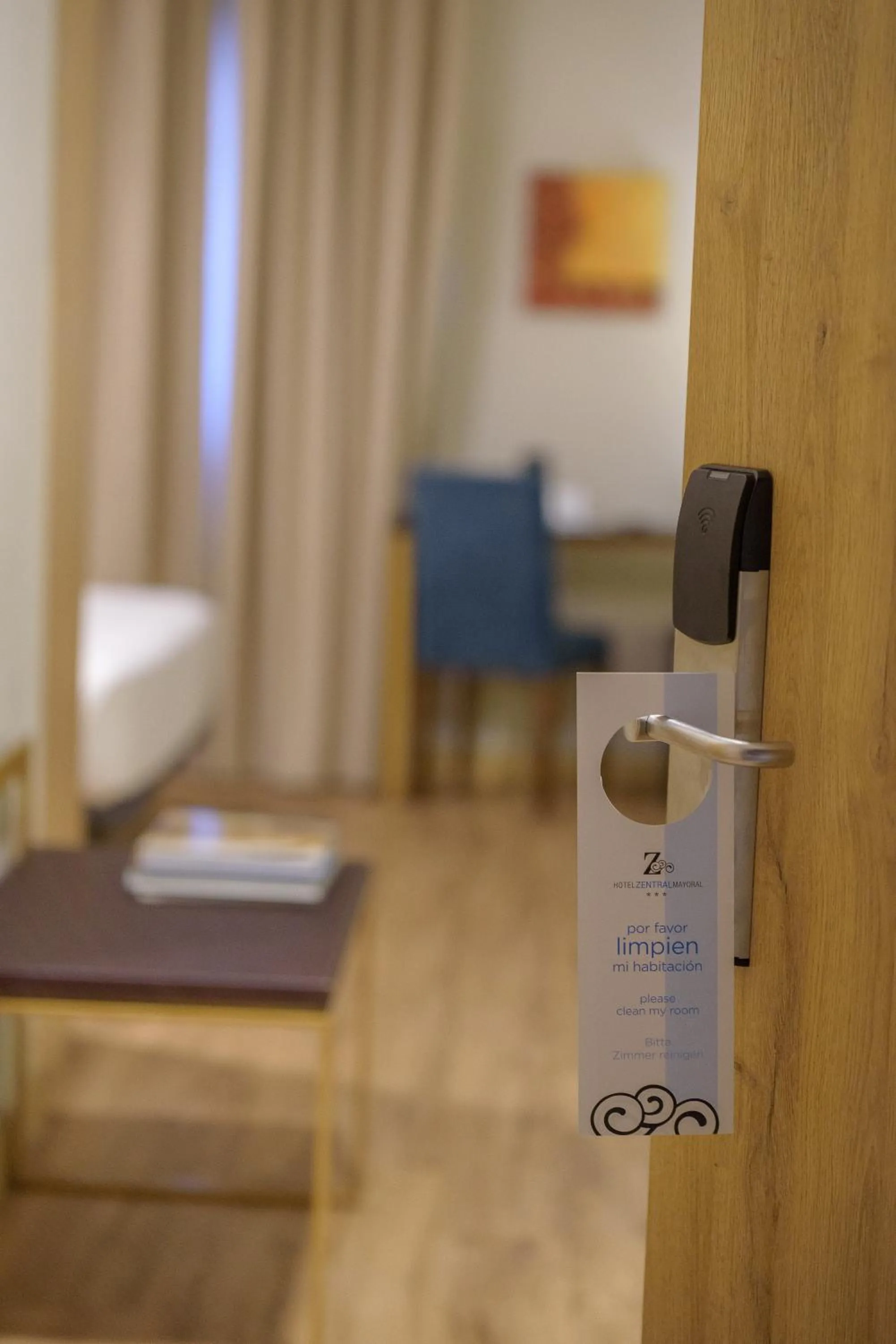 Bedroom, Bed in Hotel Zentral Mayoral