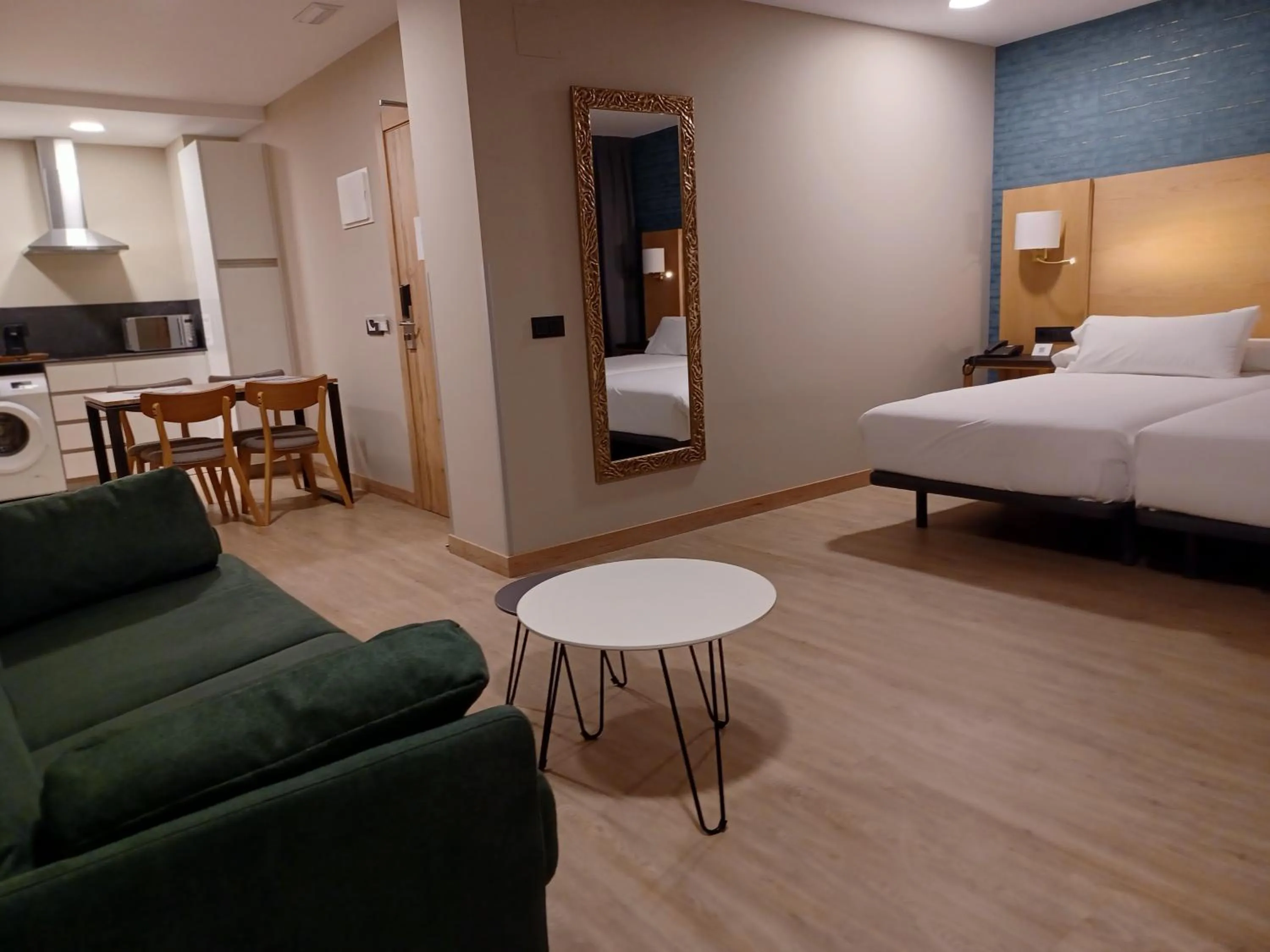 Photo of the whole room, Bed in Hotel Zentral Mayoral